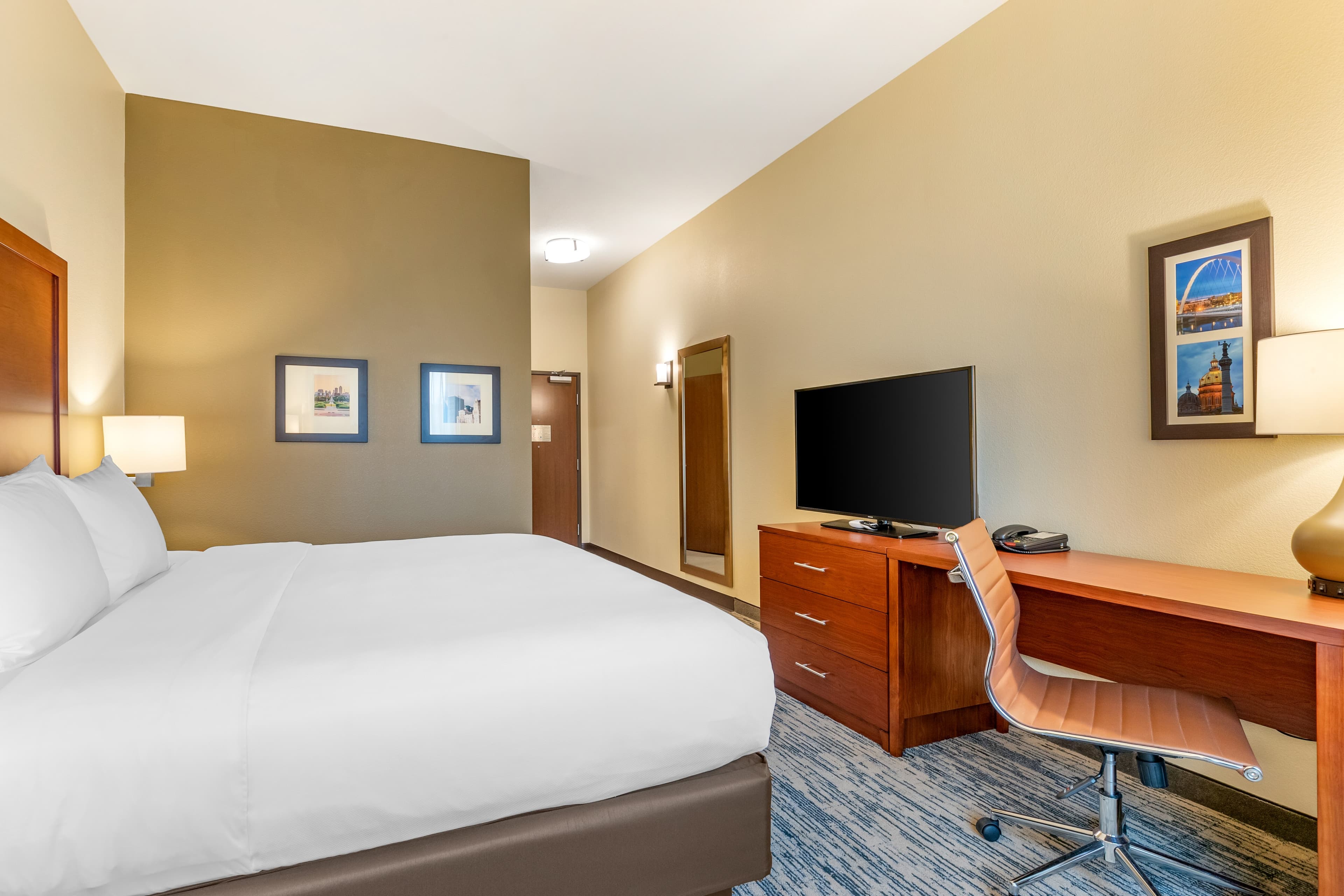 Comfort Inn & Suites West Des Moines — 4