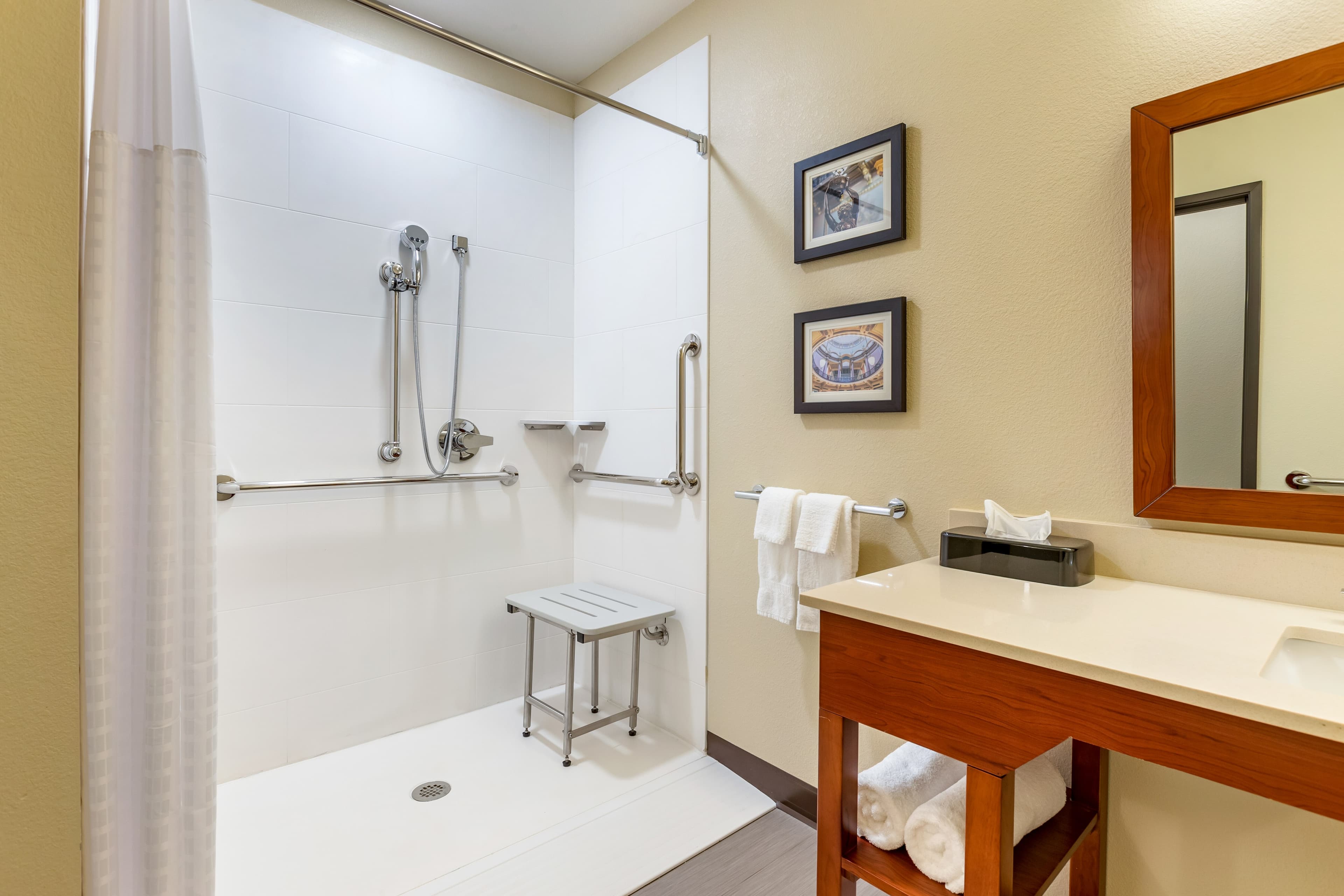 Comfort Inn & Suites West Des Moines — 6