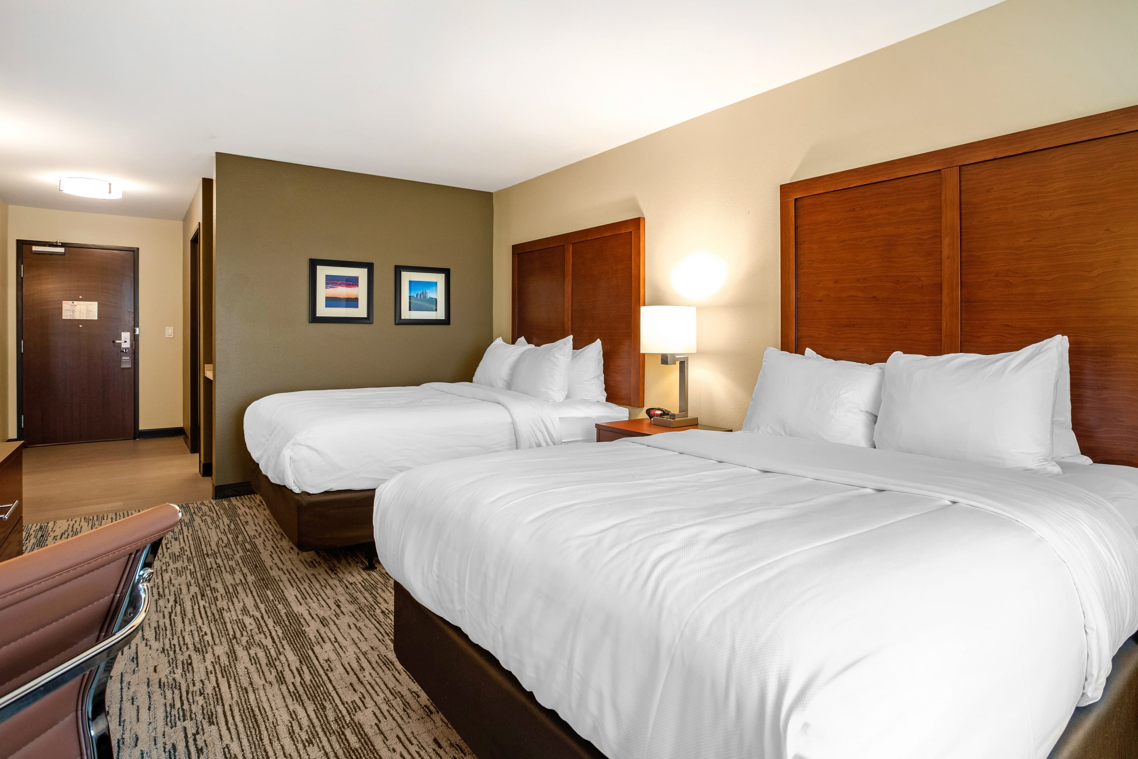 Comfort Inn & Suites Ames near ISU Campus - Image 3