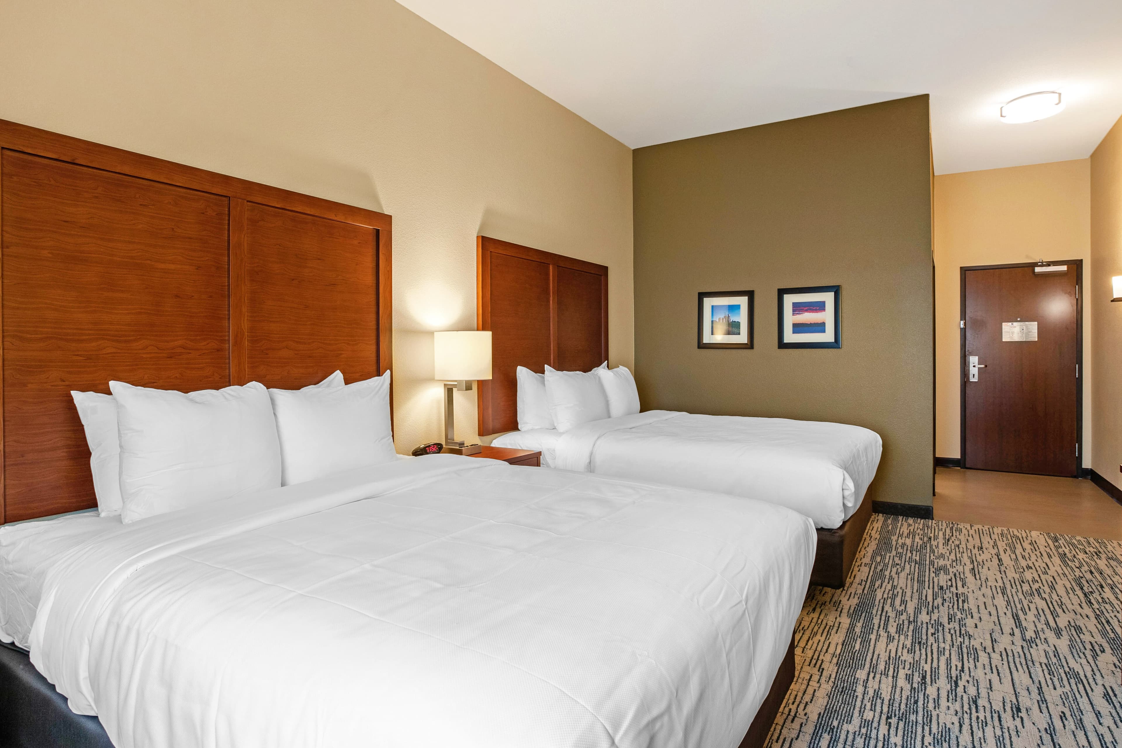 Comfort Inn & Suites Ames near ISU Campus - Image 5
