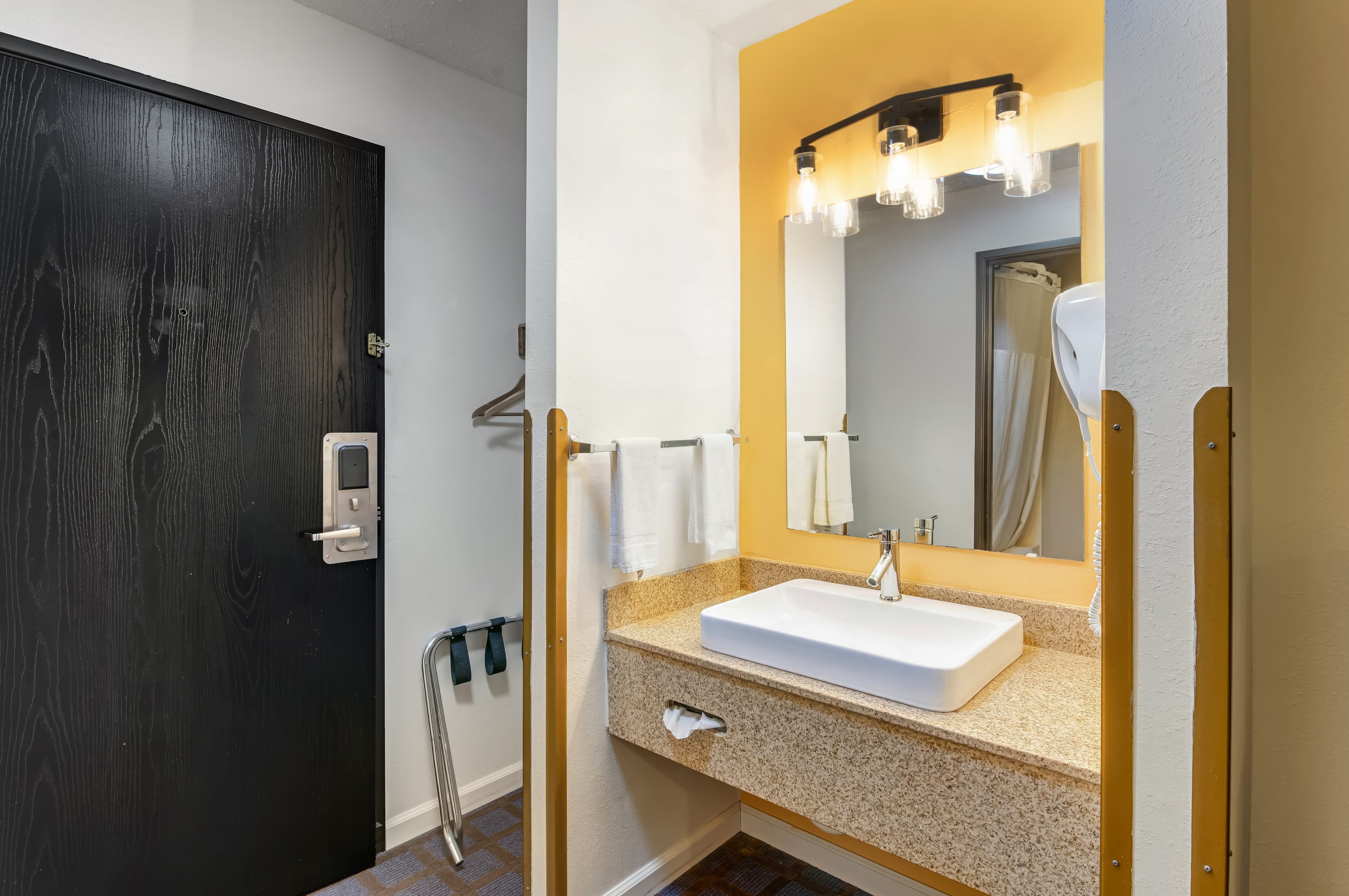 Rodeway Inn Red Oak — 9