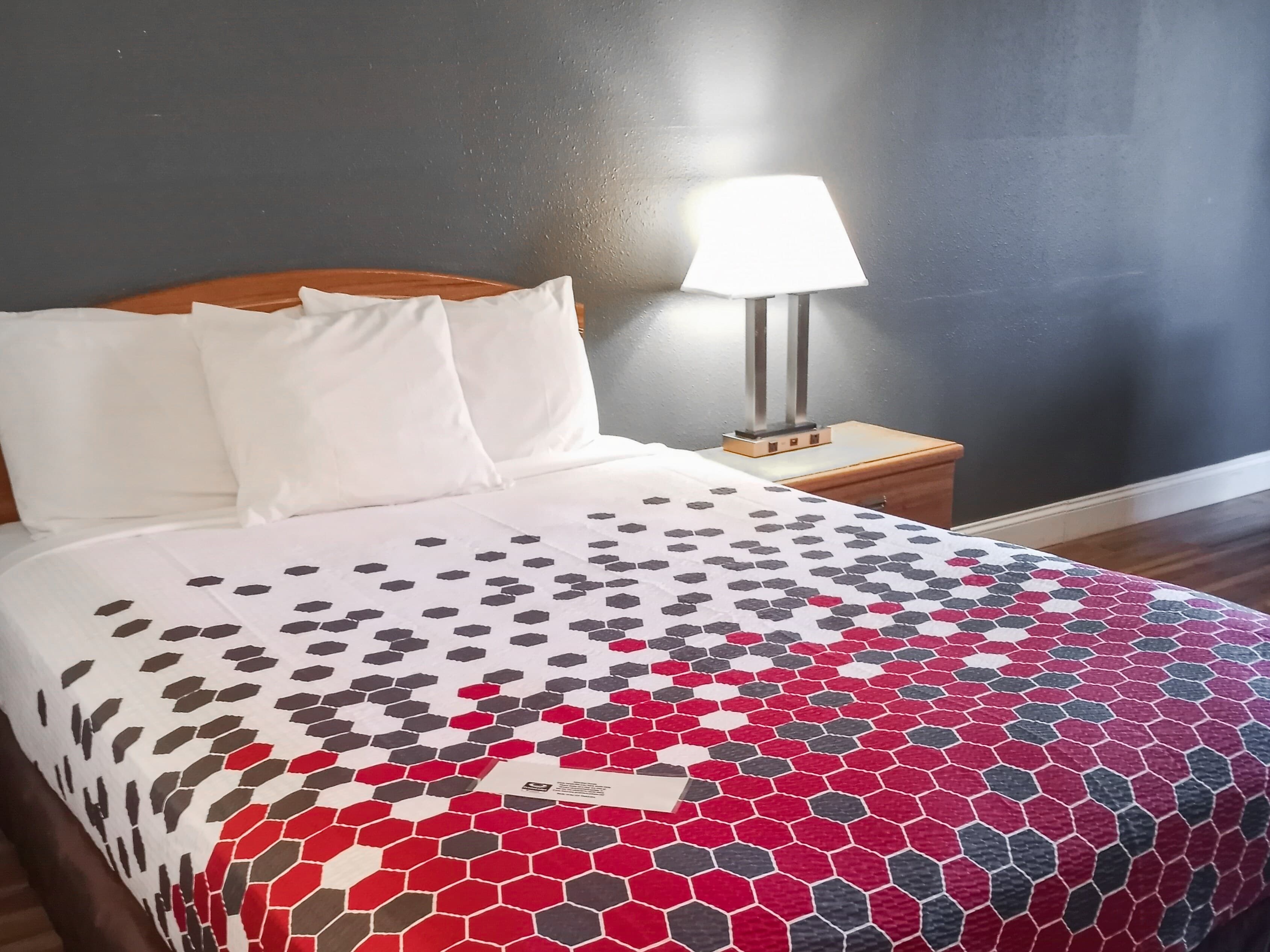 Econo Lodge Maquoketa - Image 2
