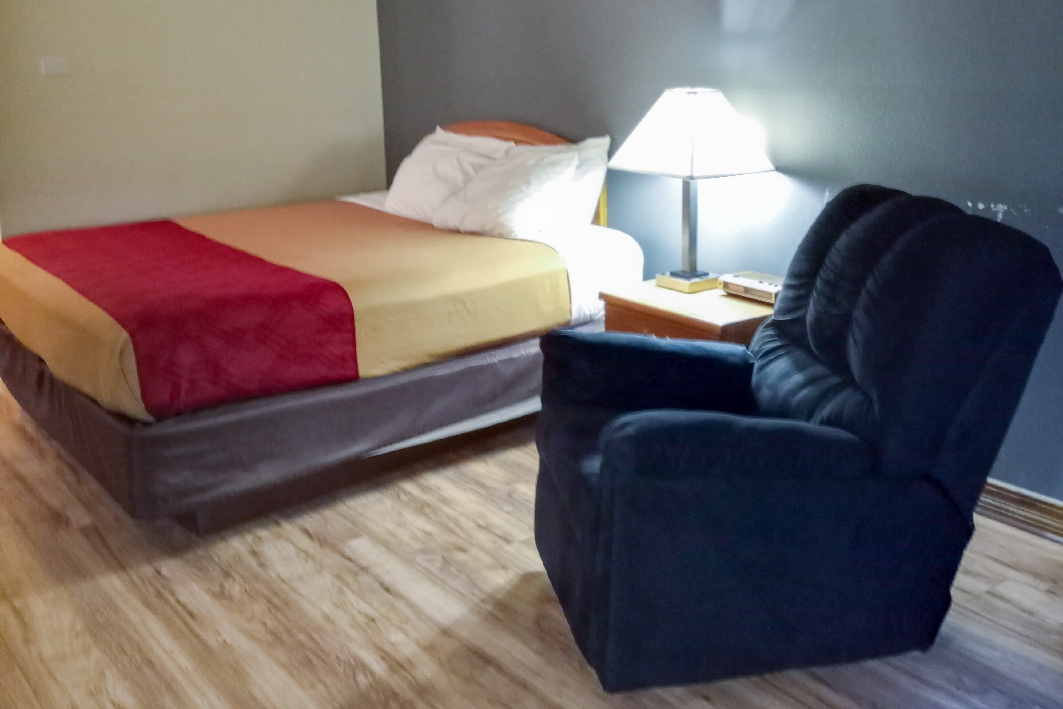 Econo Lodge Maquoketa - Image 3