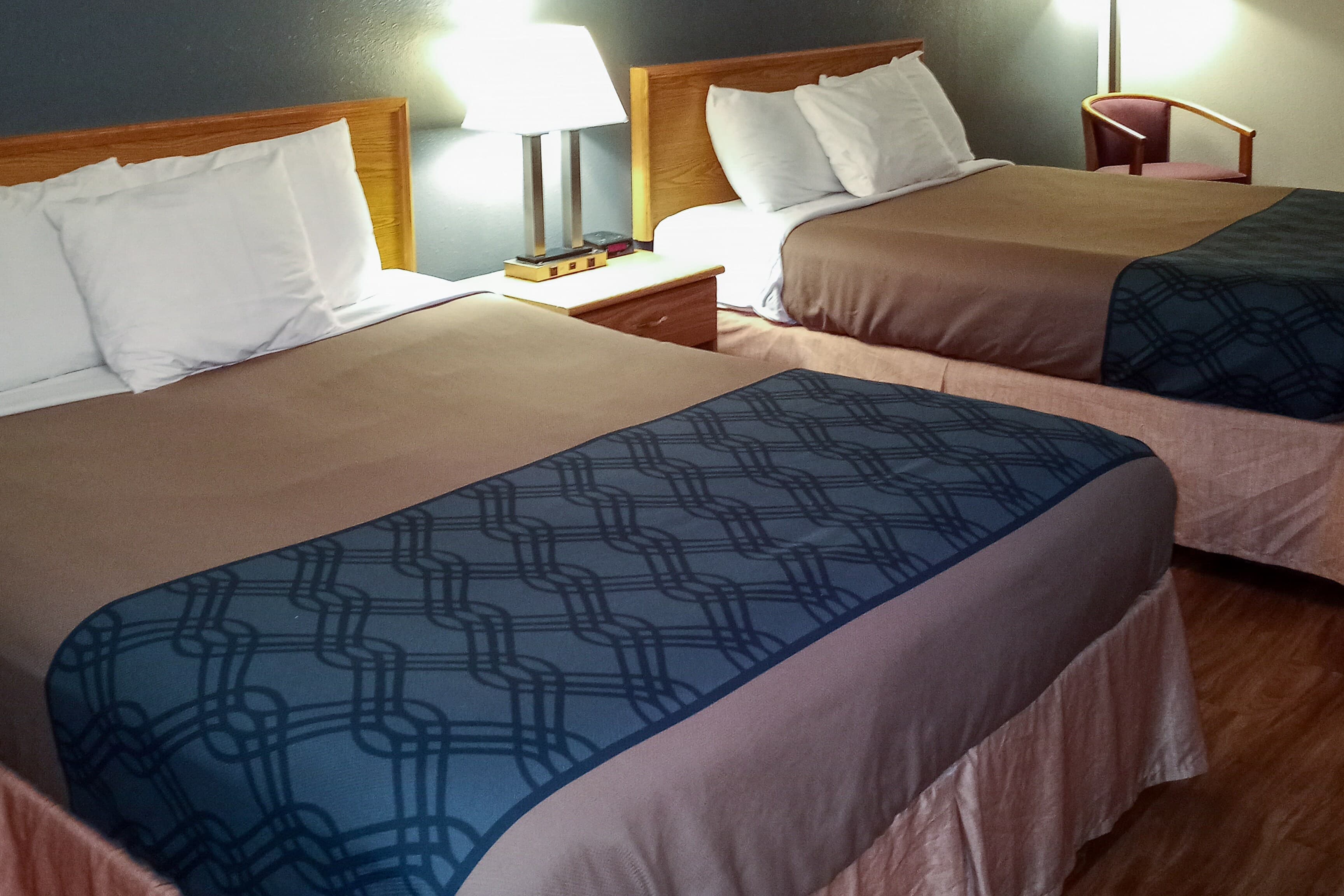 Econo Lodge Maquoketa — 7