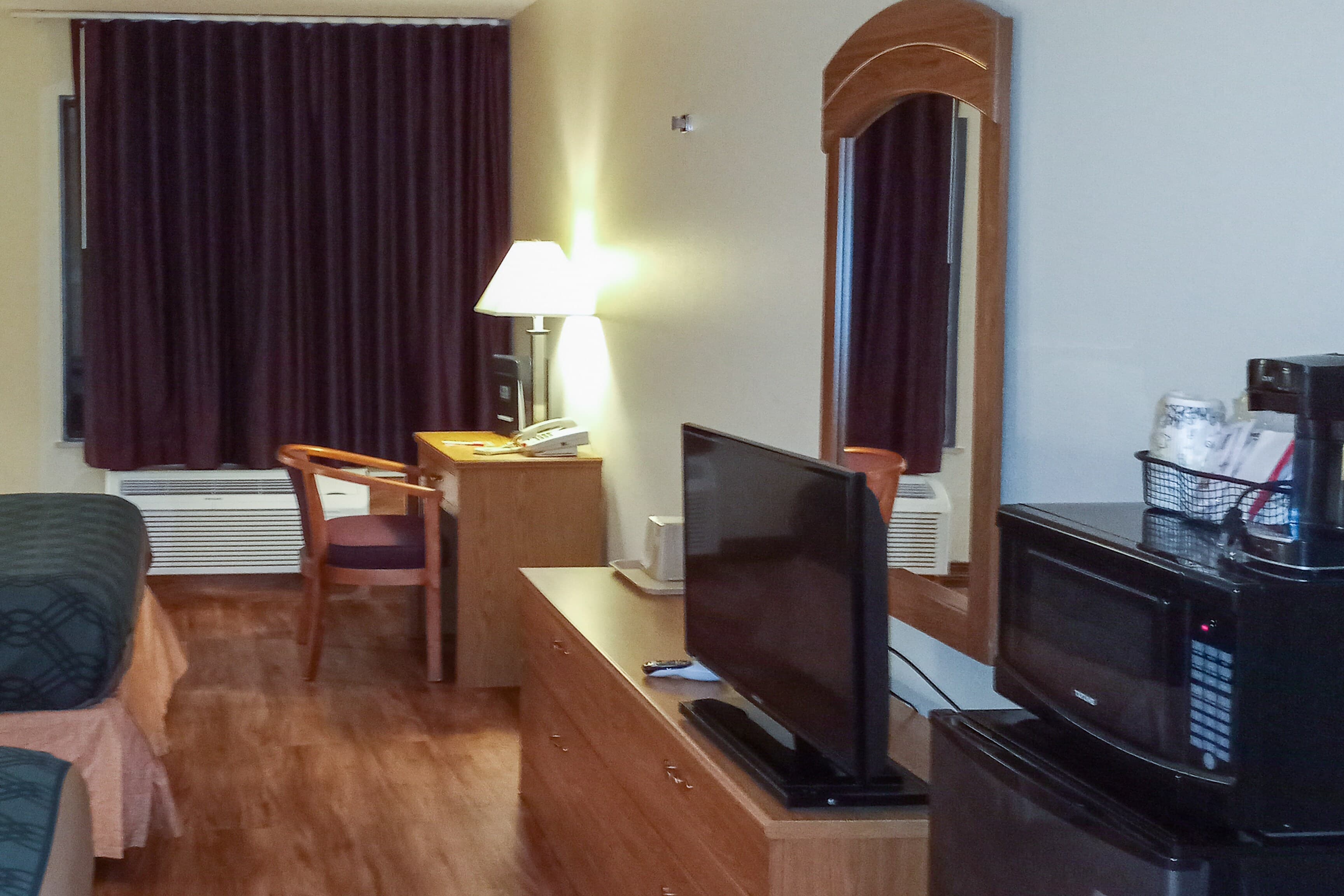 Econo Lodge Maquoketa — 9