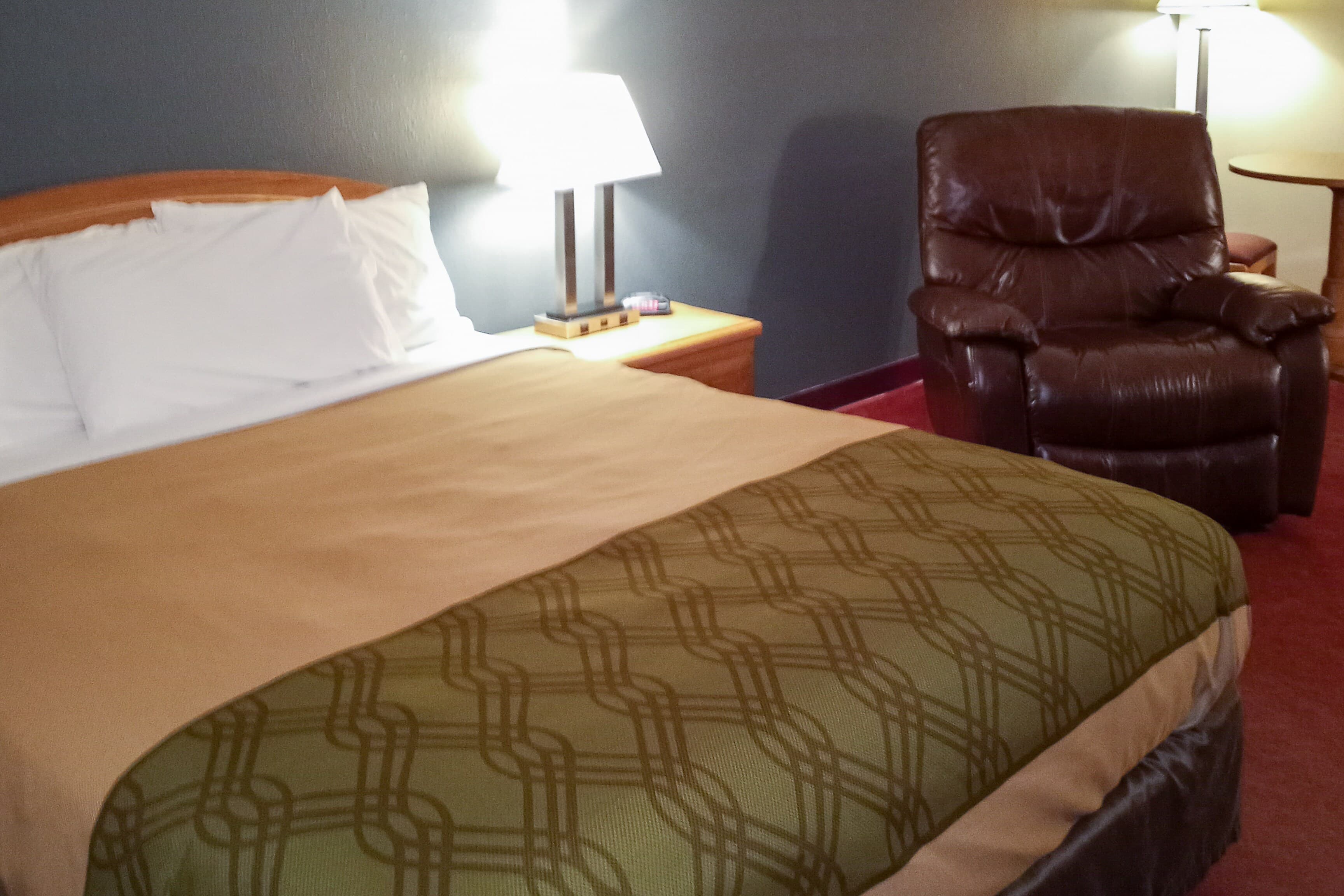 Econo Lodge Maquoketa - Image 5
