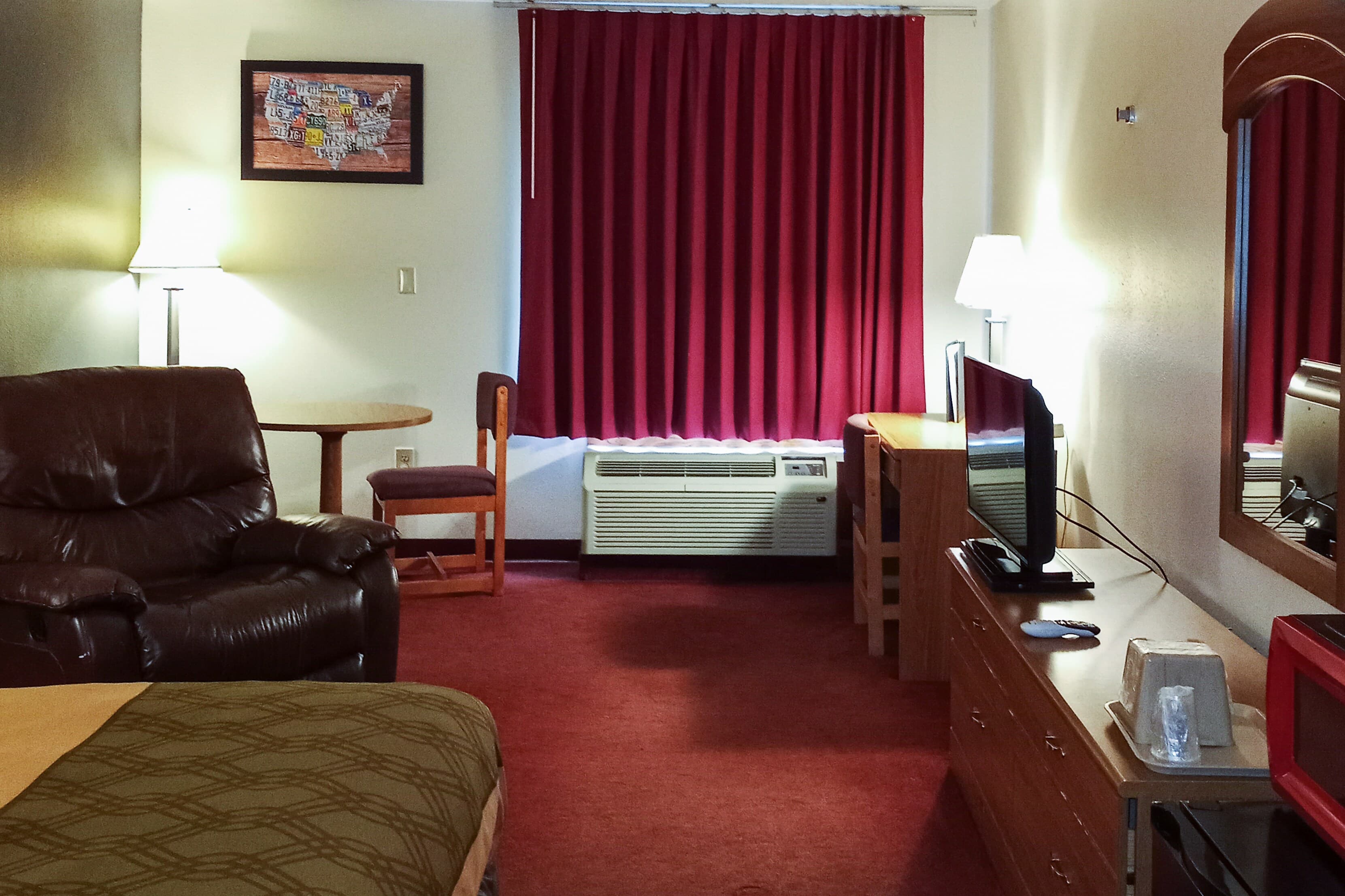 Econo Lodge Maquoketa — 6
