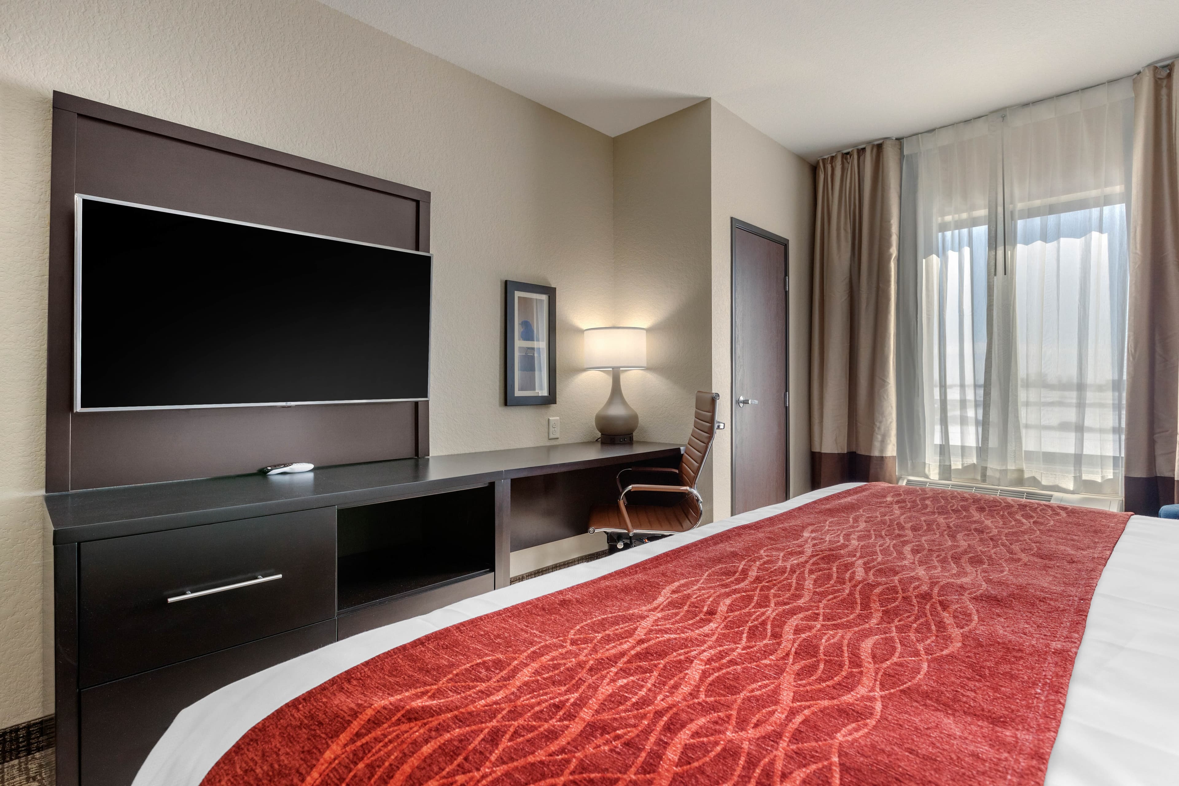 Comfort Inn & Suites Cedar Rapids CID Eastern Iowa Airport - Image 3