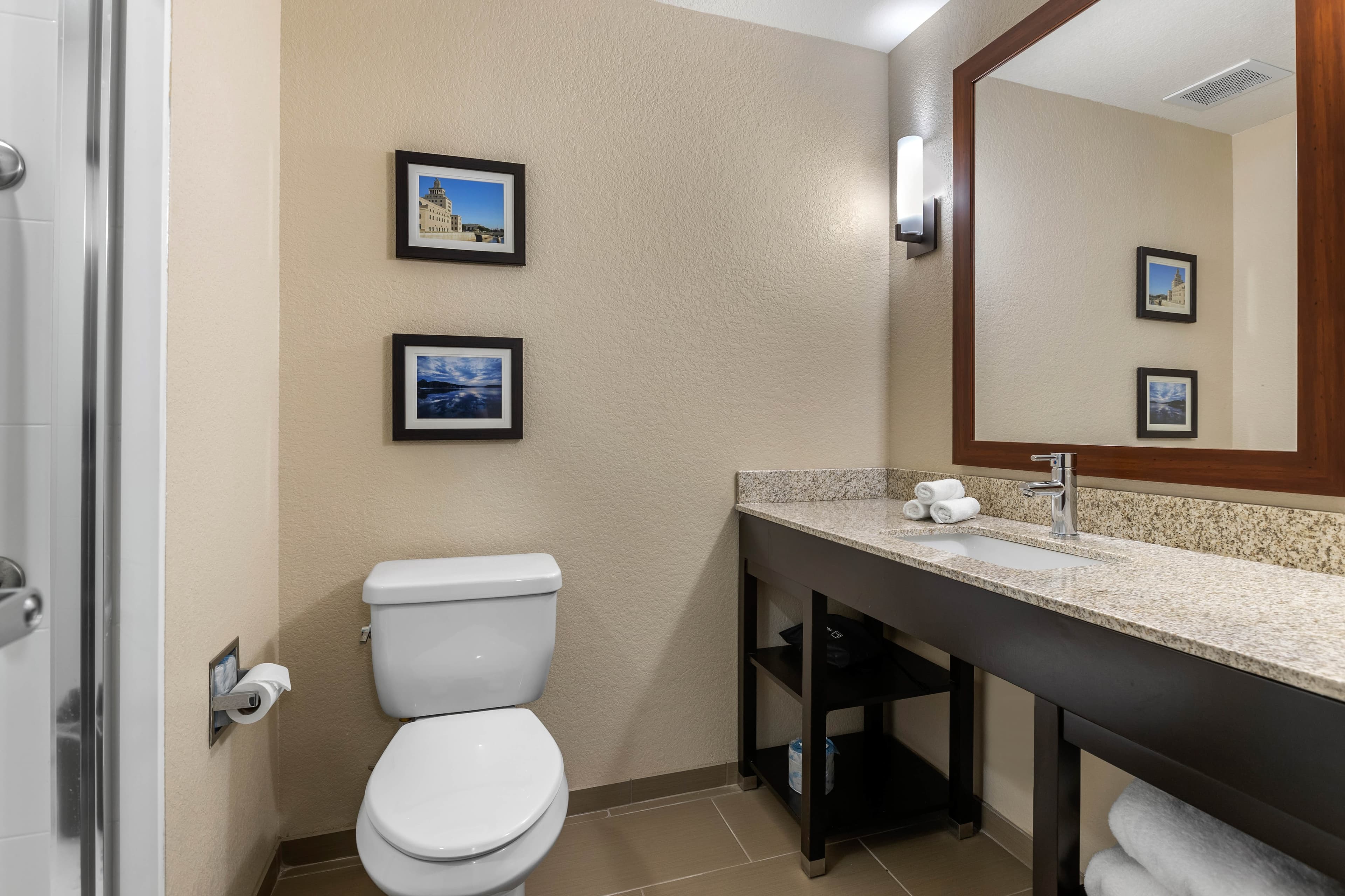 Comfort Inn & Suites Cedar Rapids CID Eastern Iowa Airport — 49