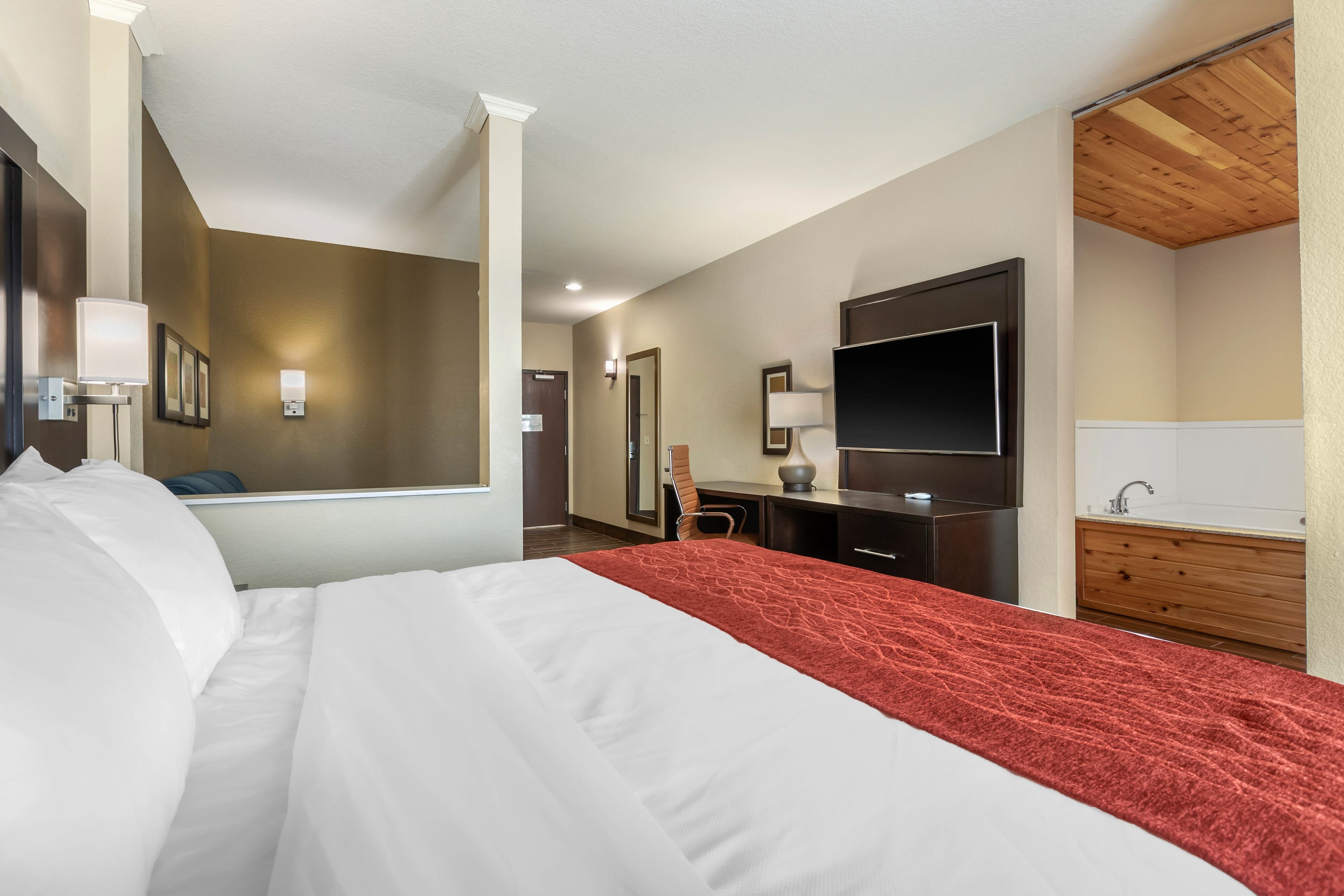 Comfort Inn & Suites Cedar Rapids CID Eastern Iowa Airport — 52