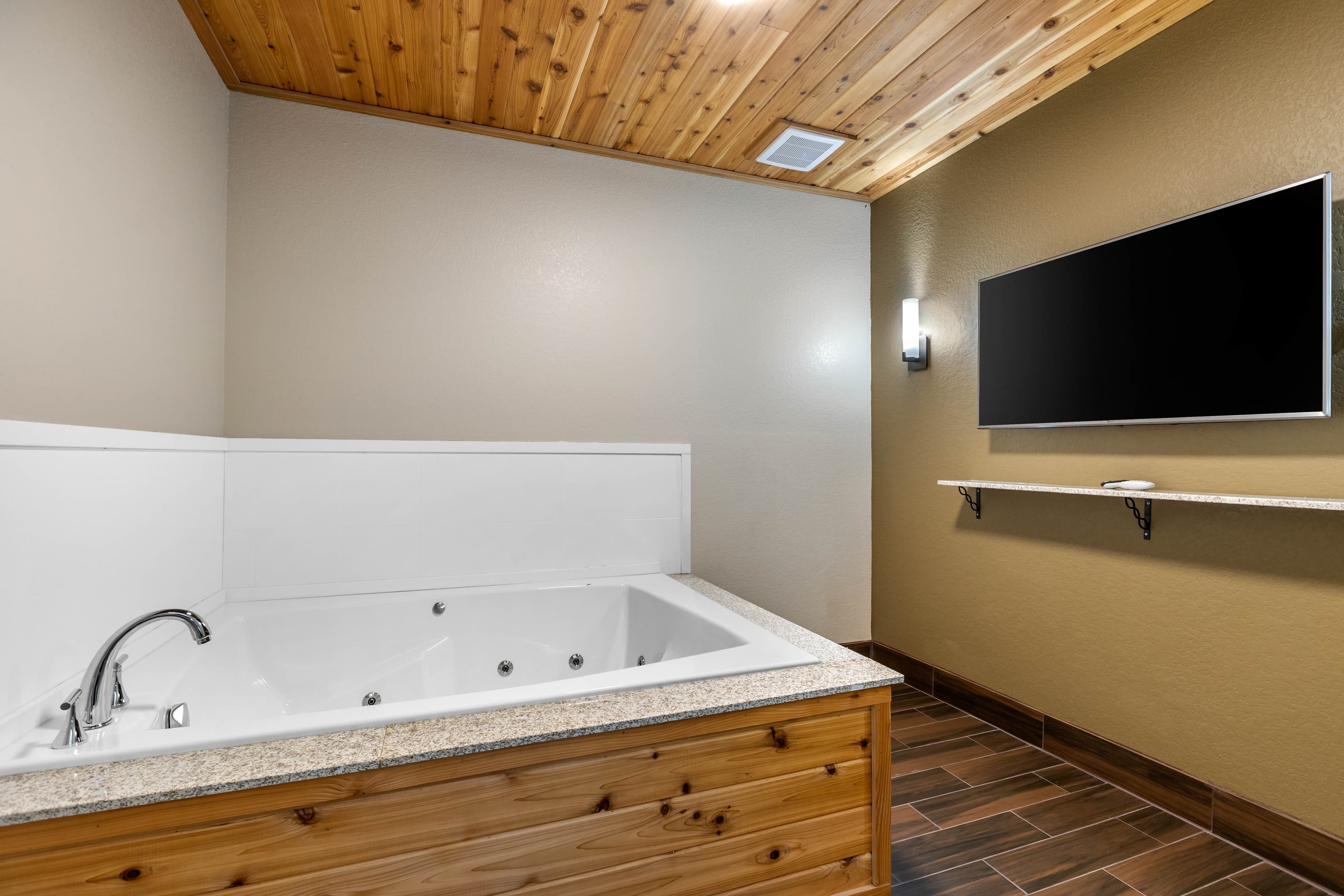 Comfort Inn & Suites Cedar Rapids CID Eastern Iowa Airport — 53