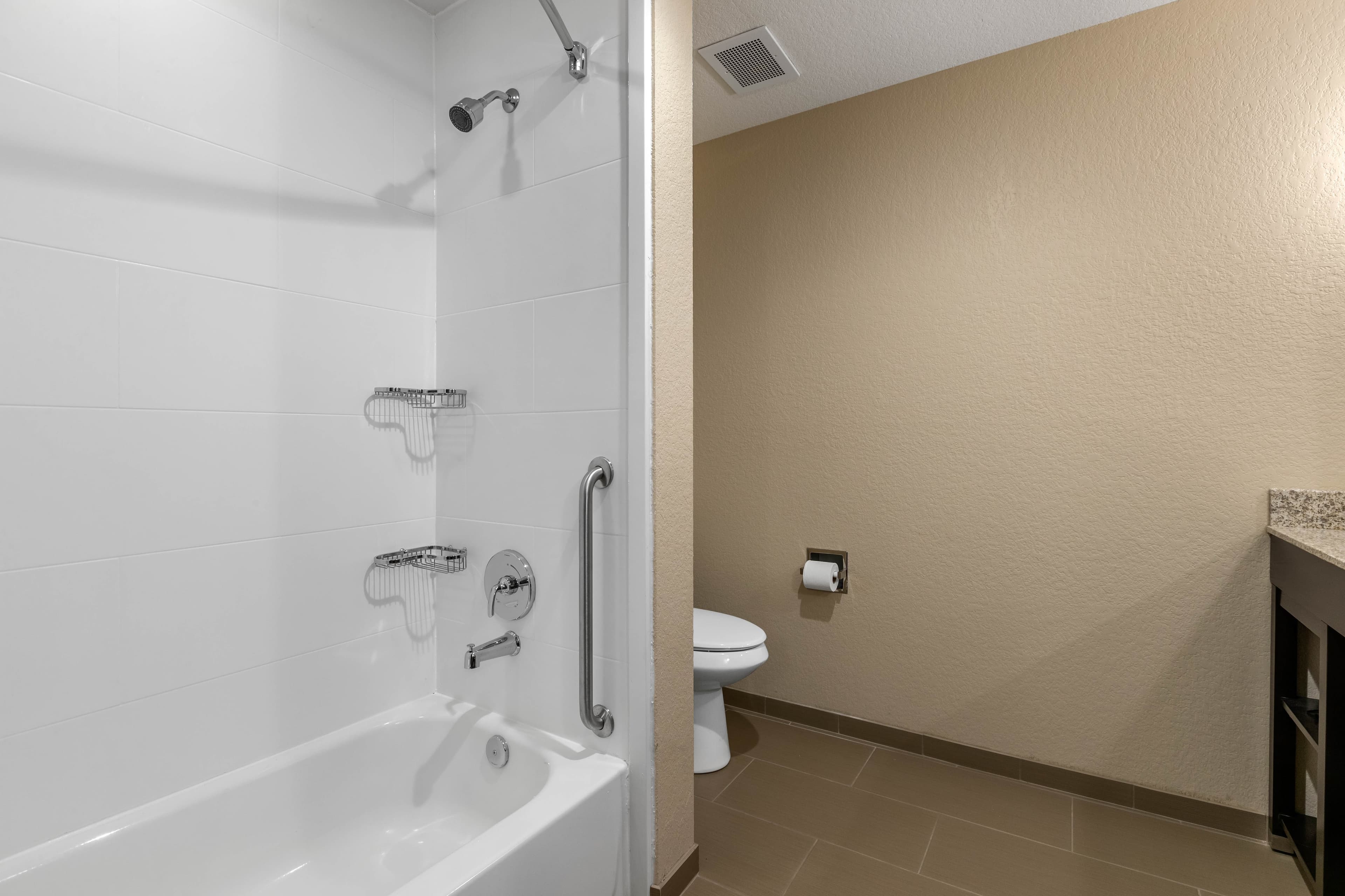 Comfort Inn & Suites Cedar Rapids CID Eastern Iowa Airport — 63