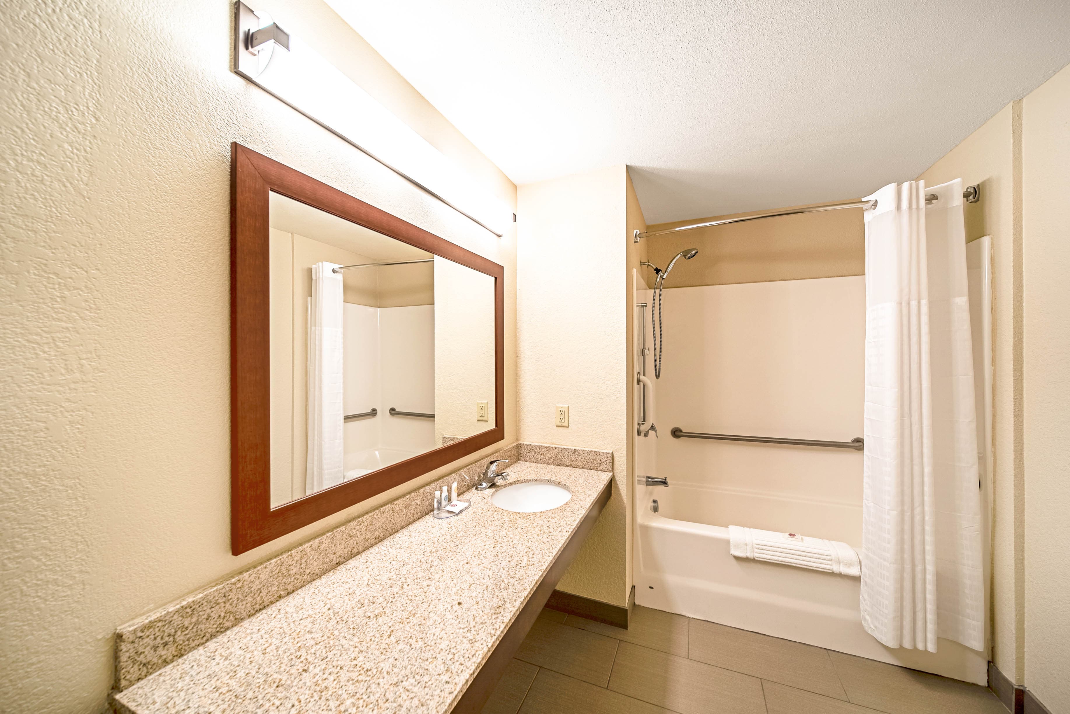 Comfort Inn & Suites Independence - Image 5