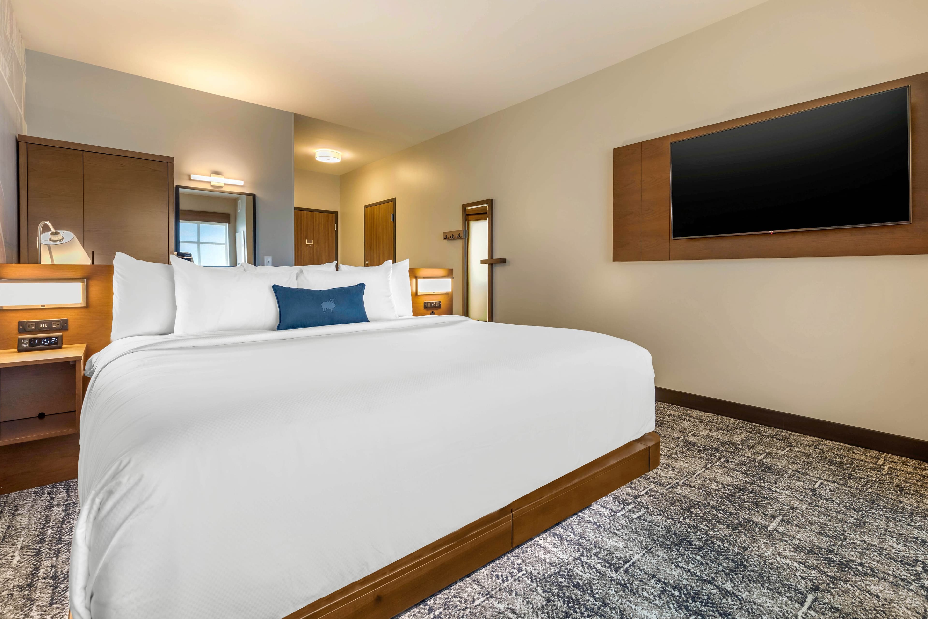 Cambria Hotel Davenport Quad Cities - Image 4