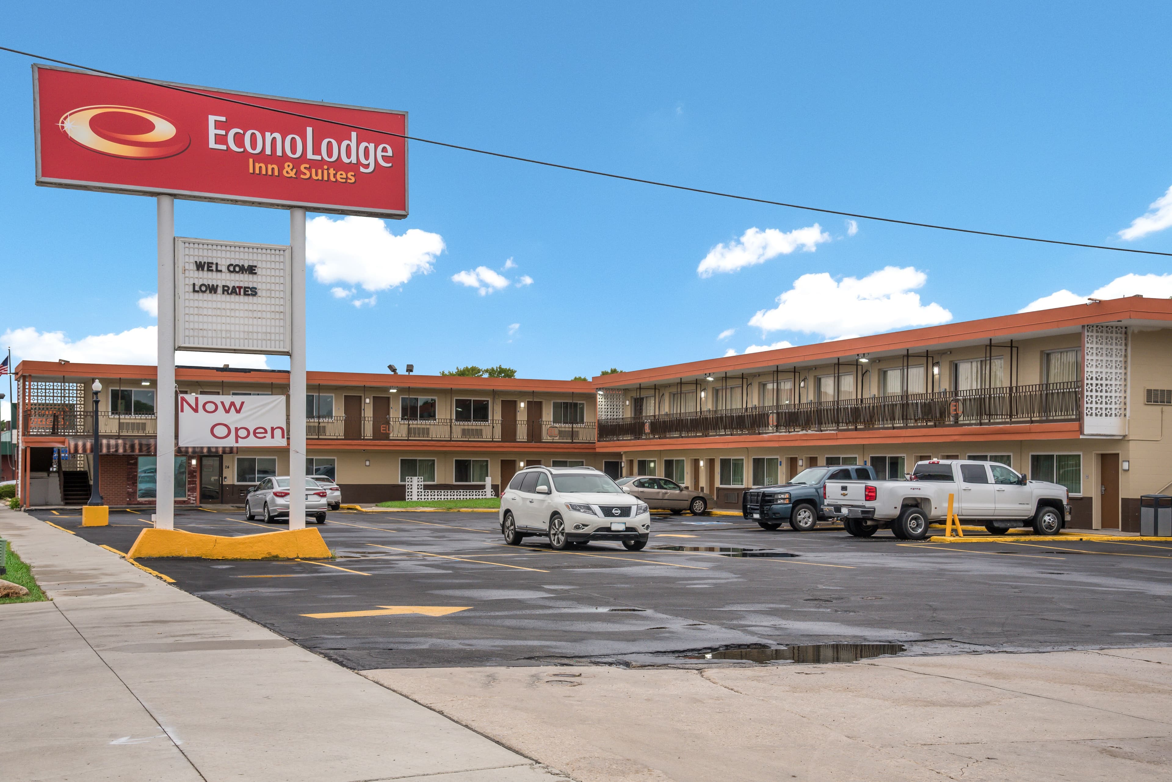 Econo Lodge Inn & Suites Mason City - Clear Lake - Image 1