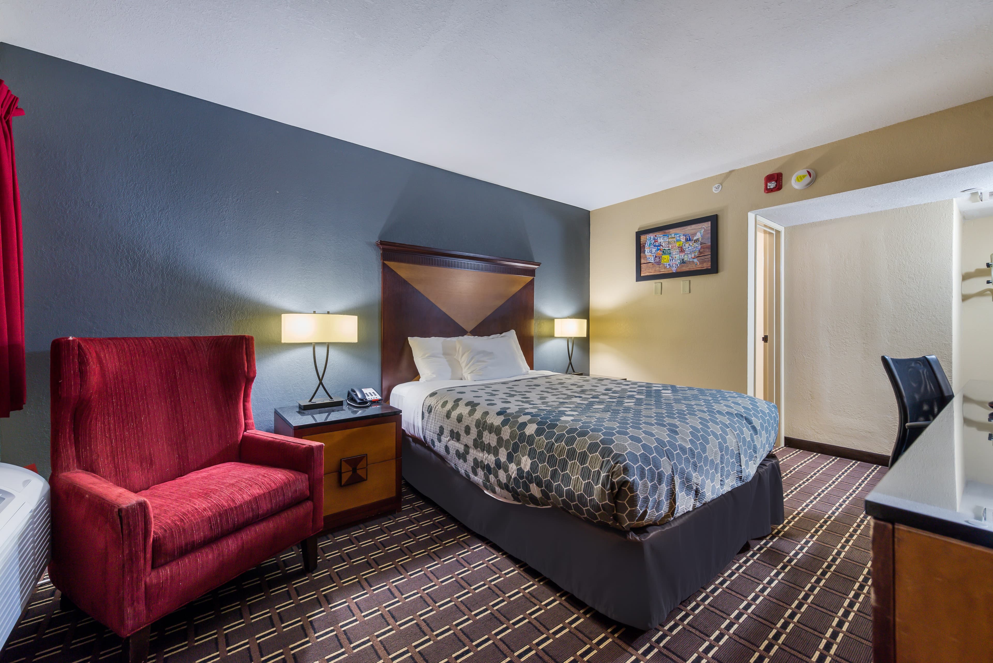 Econo Lodge Inn & Suites Mason City - Clear Lake — 10