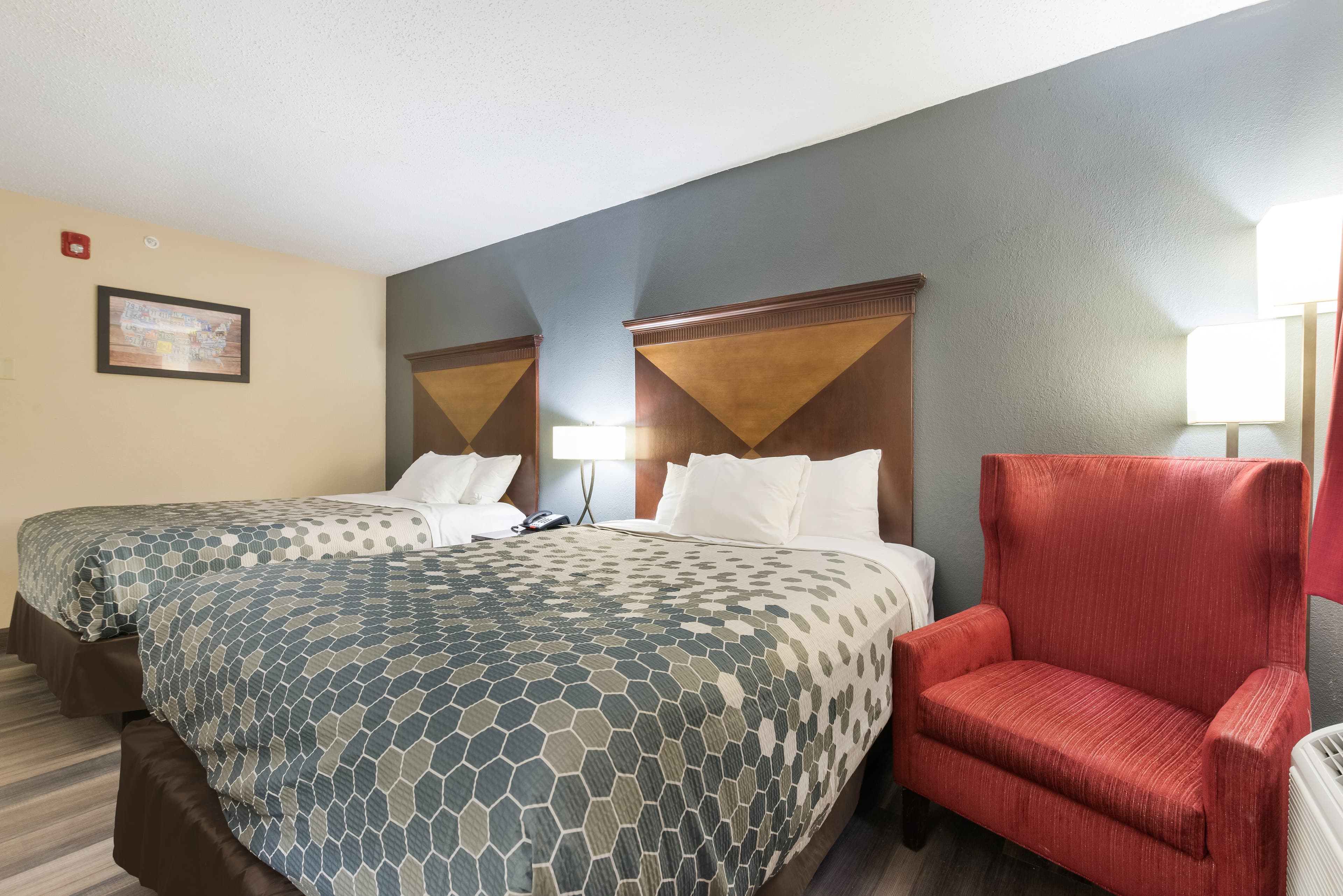 Econo Lodge Inn & Suites Mason City - Clear Lake — 17