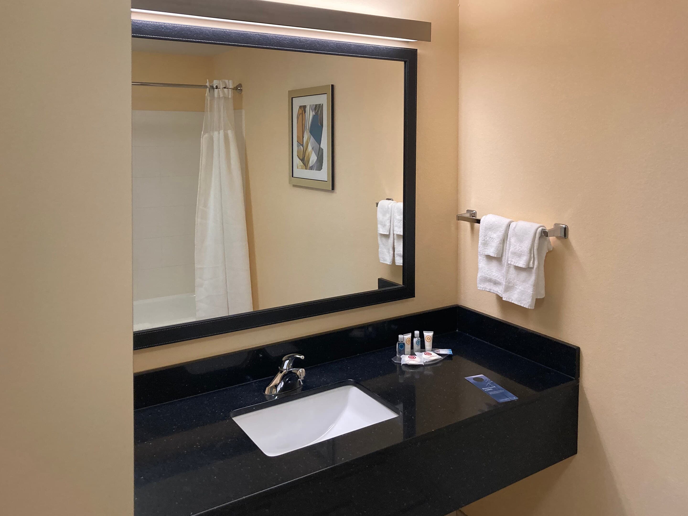 Comfort Inn & Suites Ankeny - Des Moines - Image 2