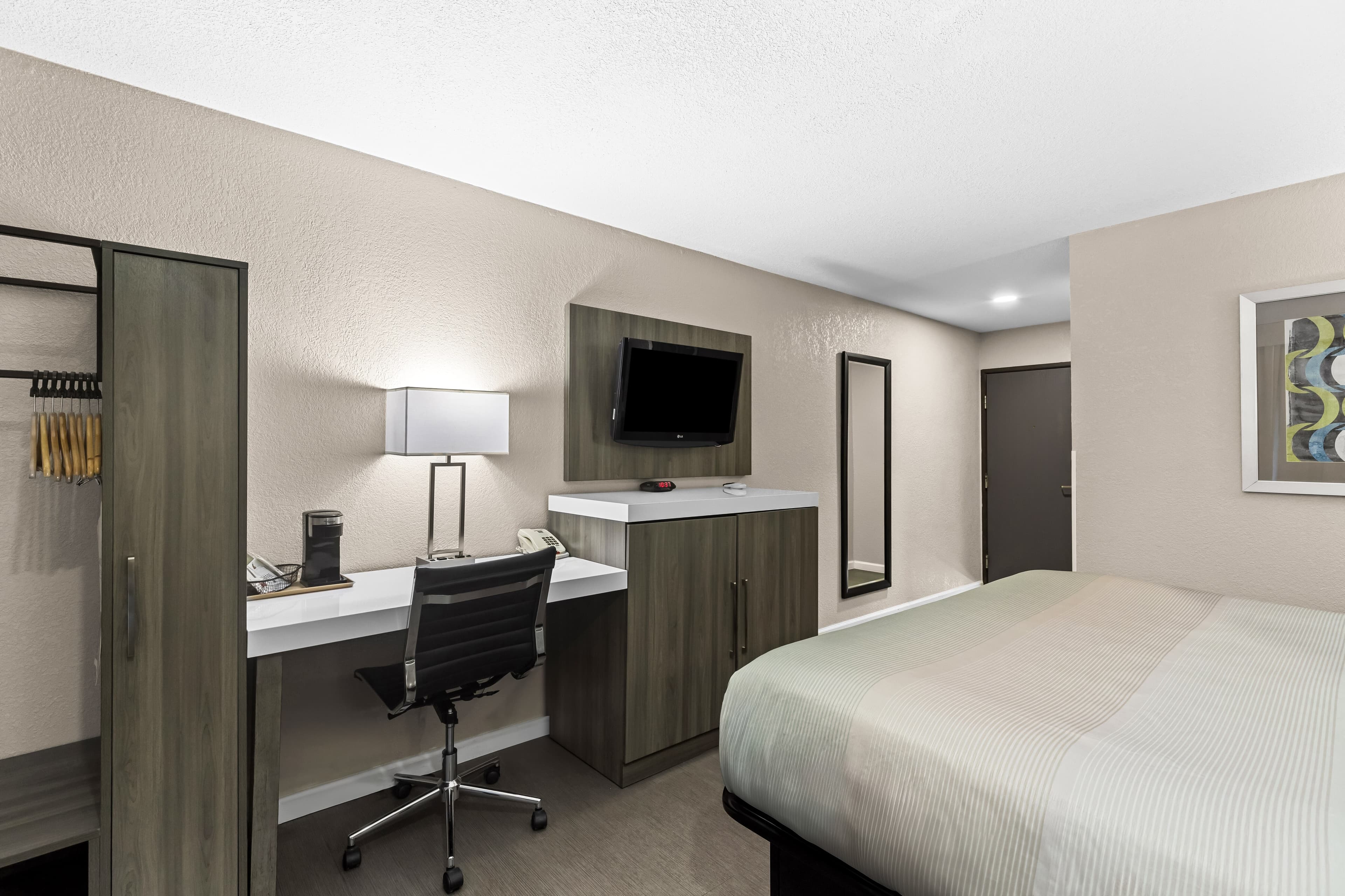 Quality Inn Oskaloosa - Image 5