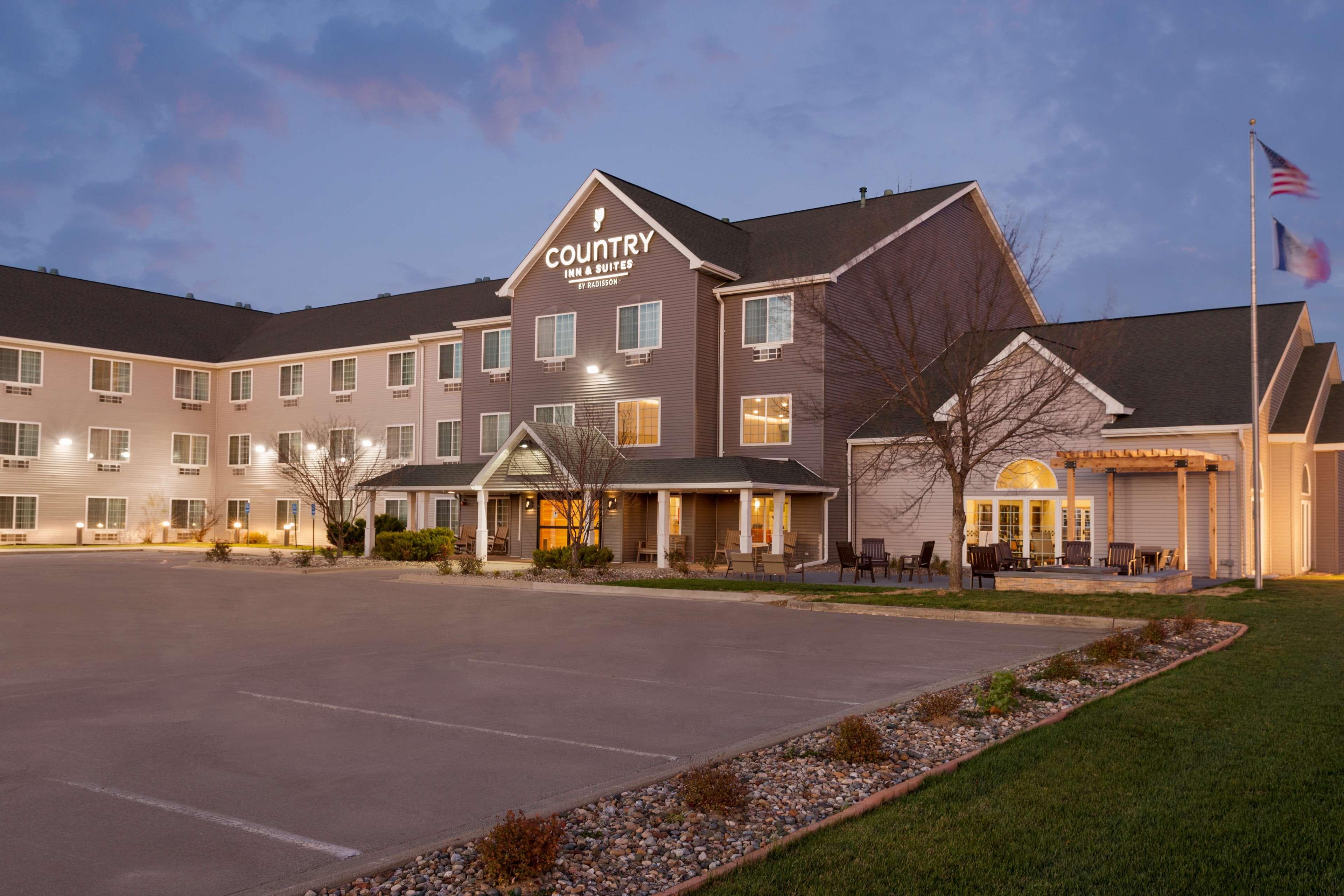Country Inn & Suites by Radisson, Ames, IA - Image 1