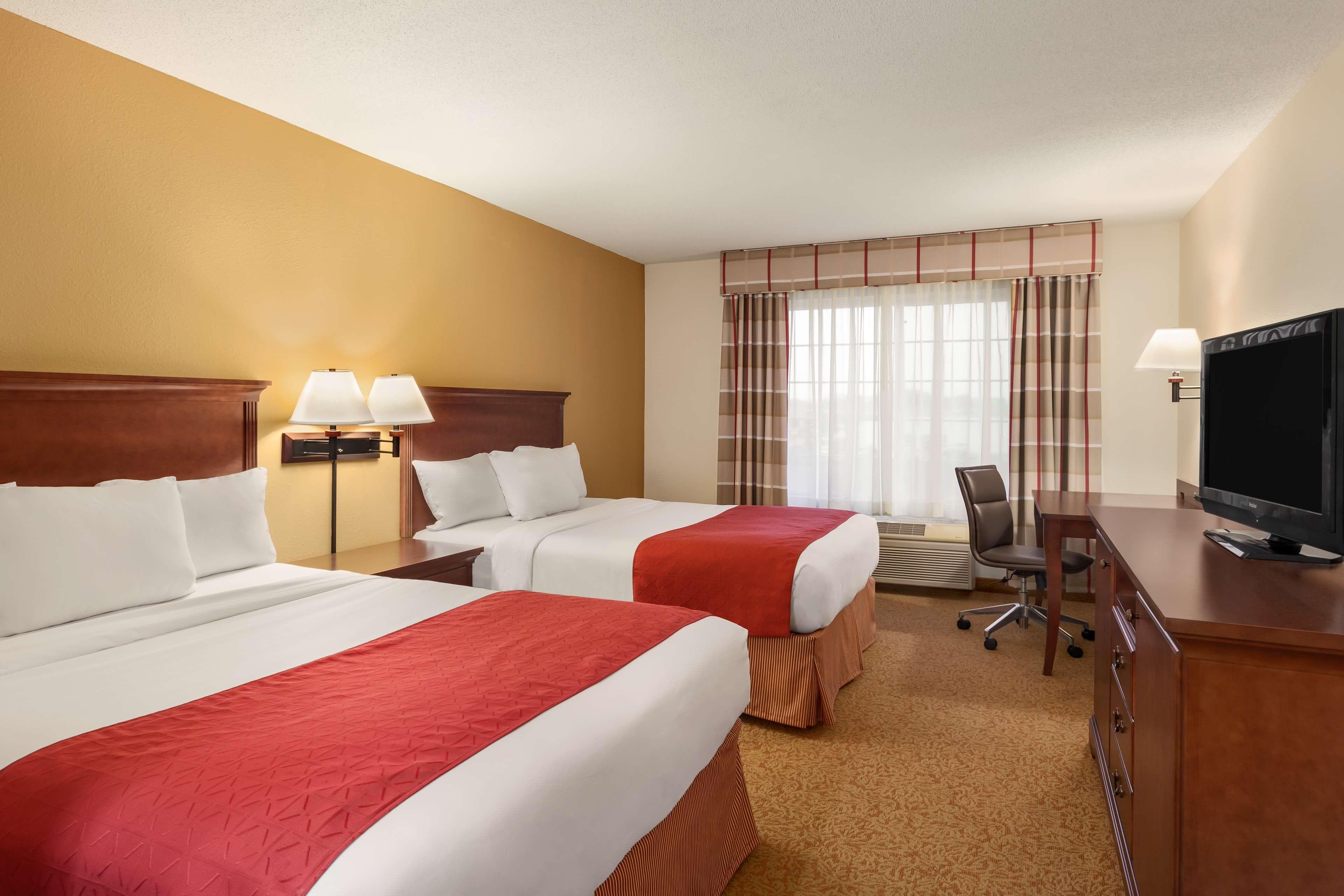 Country Inn & Suites by Radisson, Ames, IA — 7