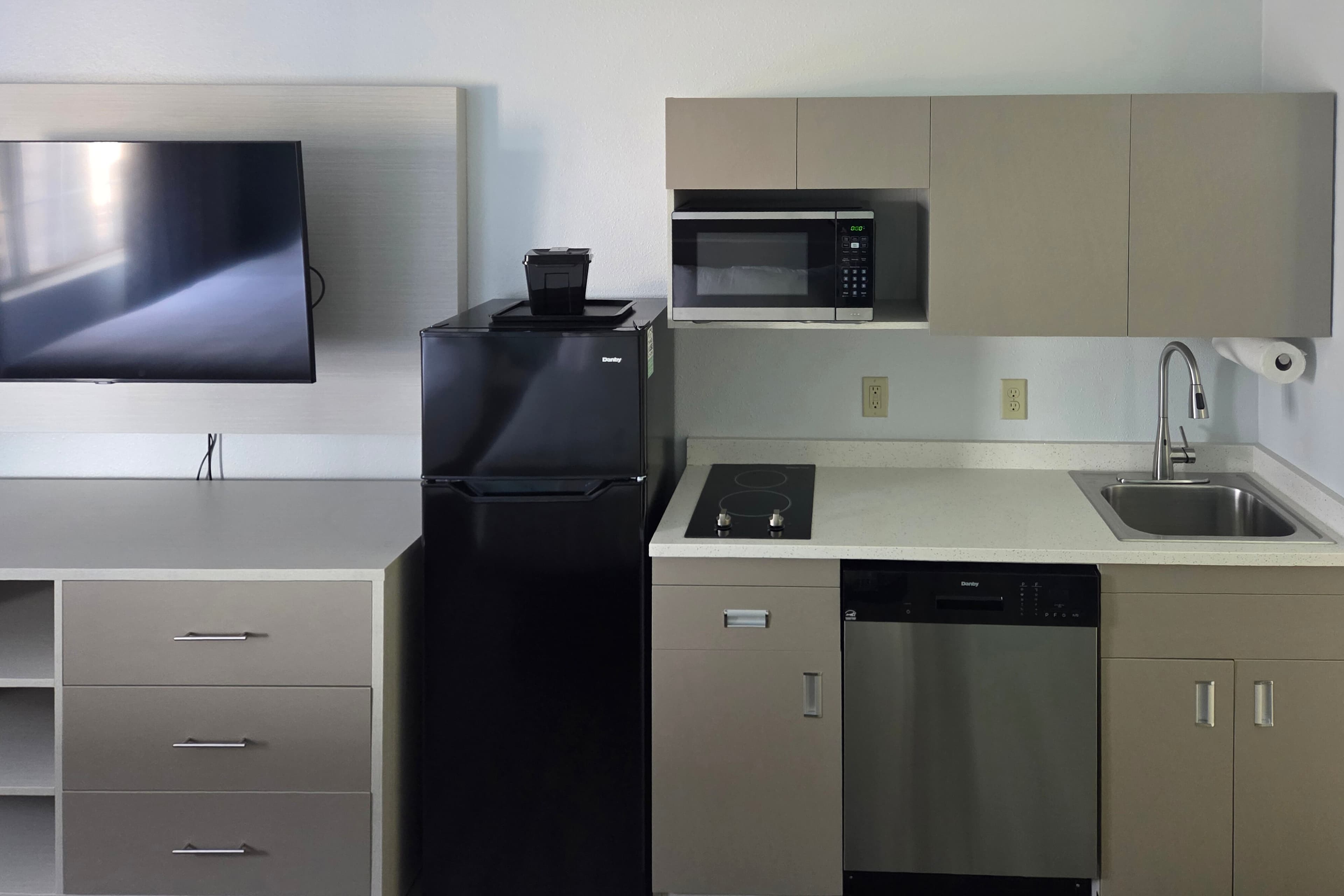 MainStay Suites LeClaire - Quad Cities - Image 4