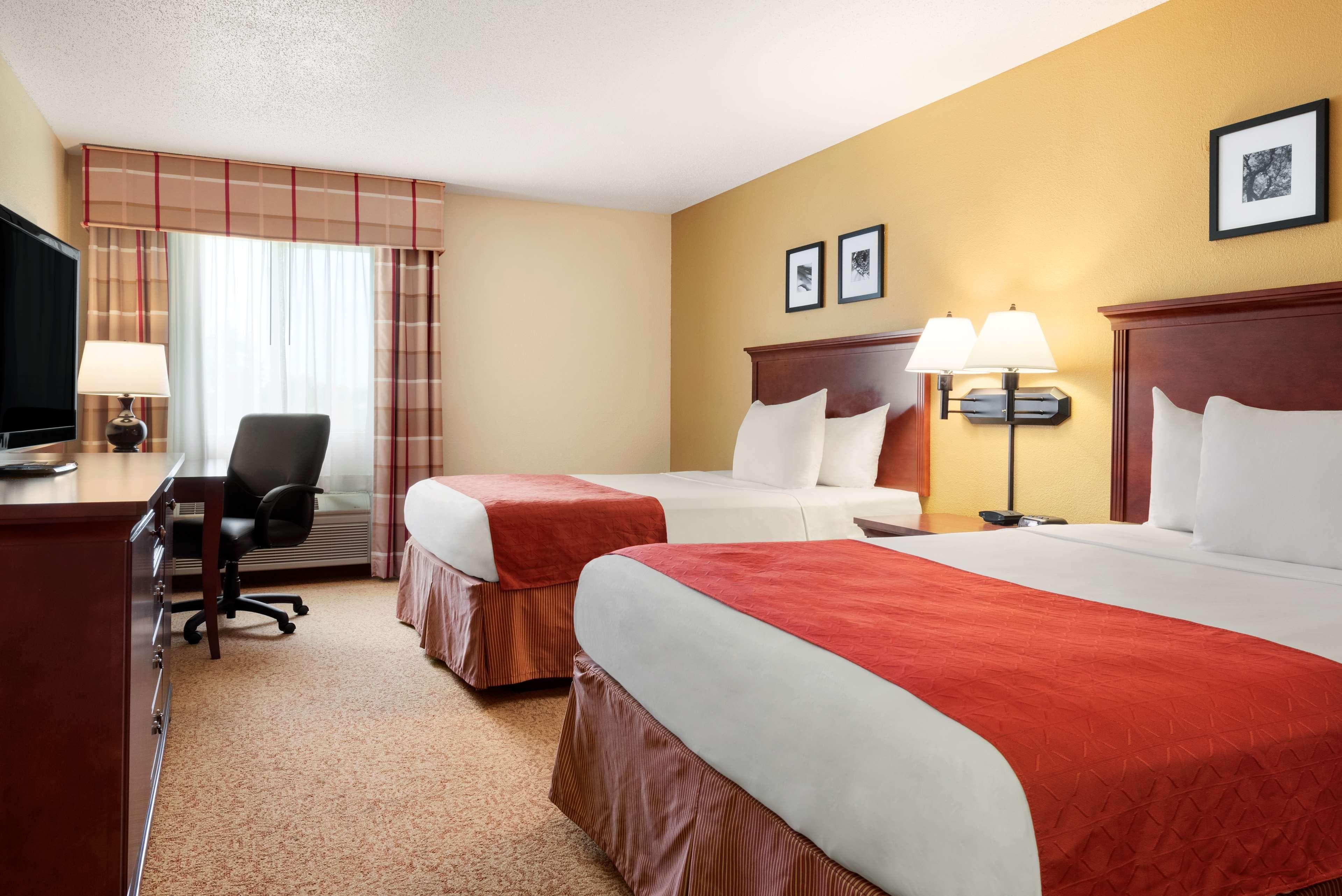 Country Inn & Suites by Radisson, Cedar Rapids Airport, IA — 9