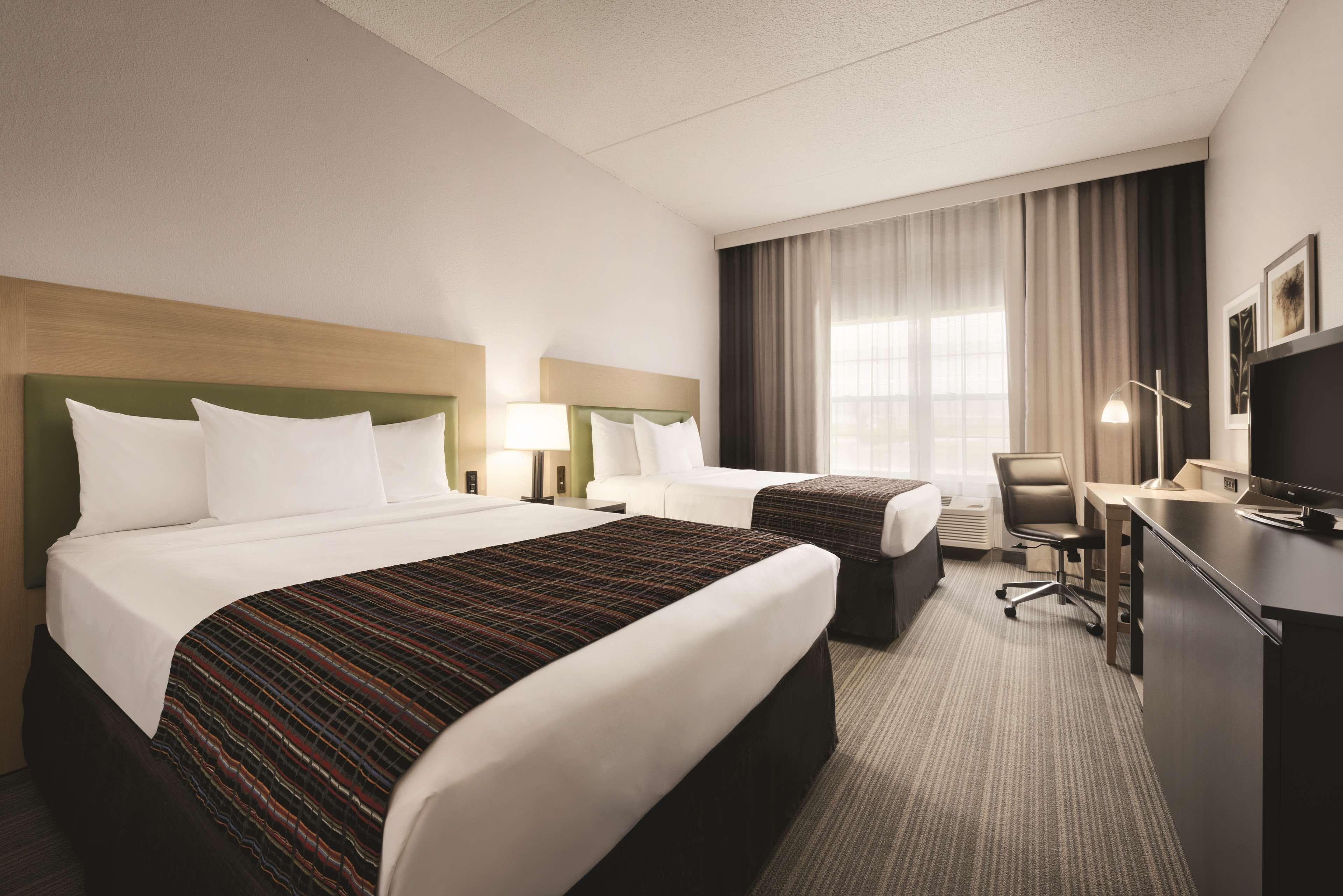Country Inn & Suites by Radisson, Coralville, IA — 13