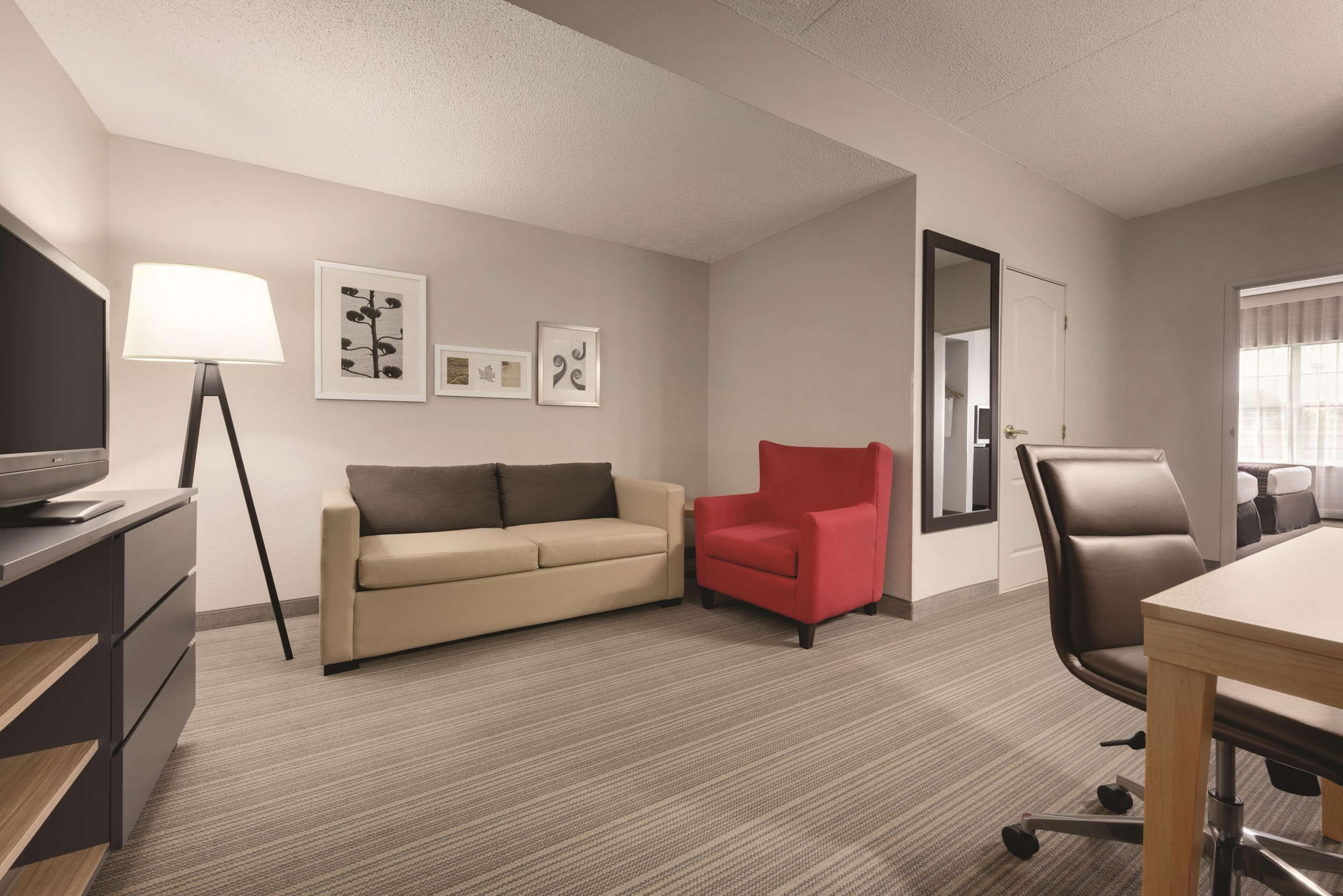 Country Inn & Suites by Radisson, Coralville, IA — 6