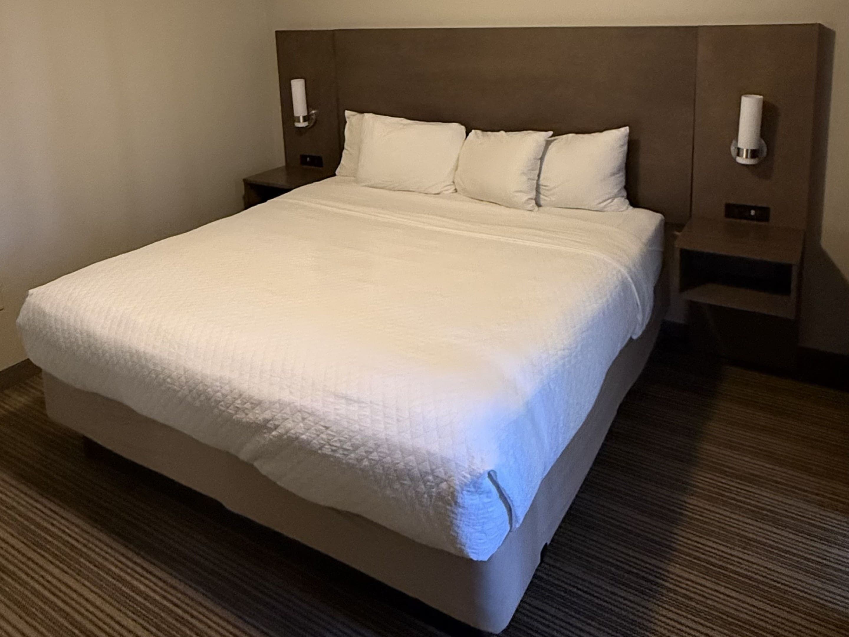 Country Inn & Suites by Radisson, Mason City, IA - Image 4