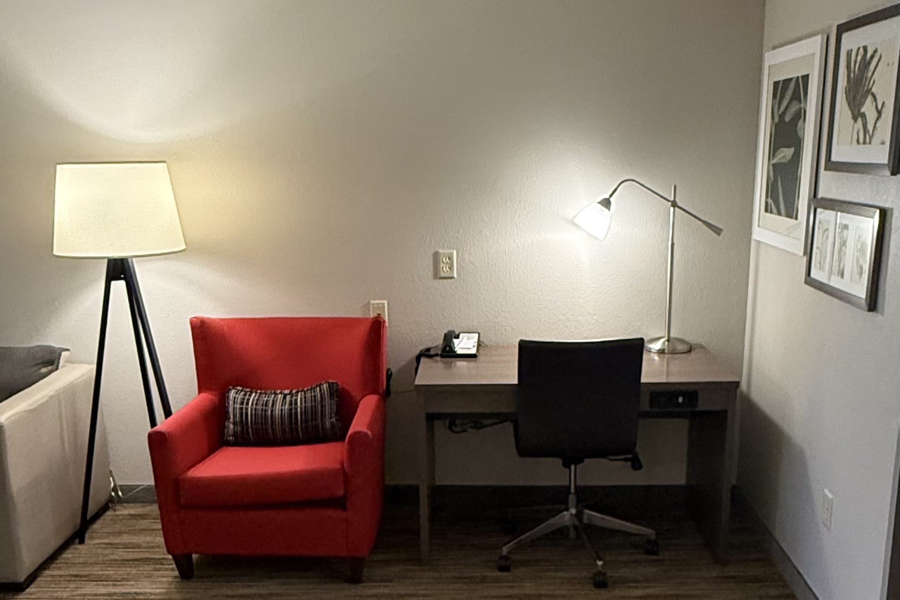 Country Inn & Suites by Radisson, Mason City, IA - Image 5