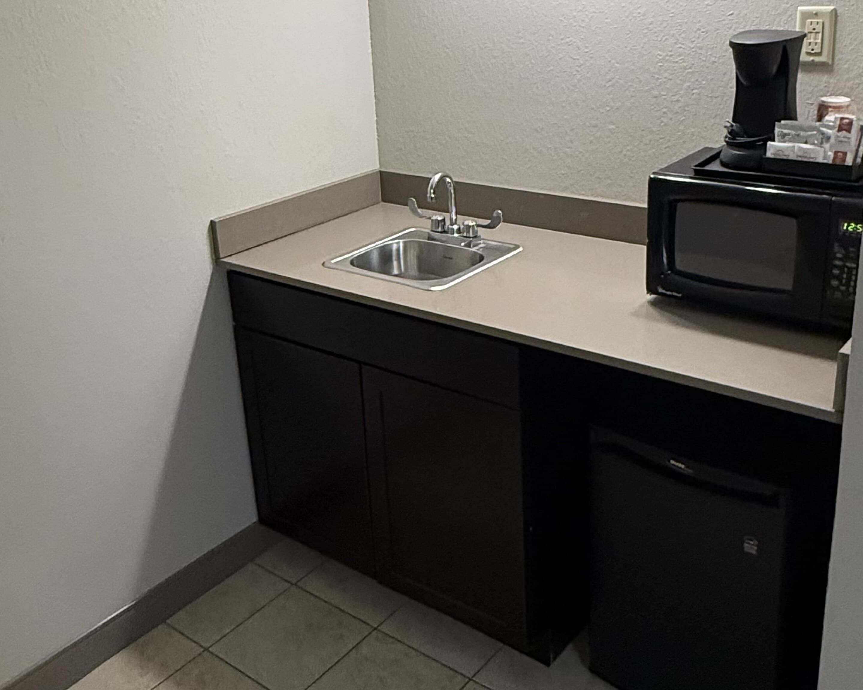 Country Inn & Suites by Radisson, Mason City, IA — 8