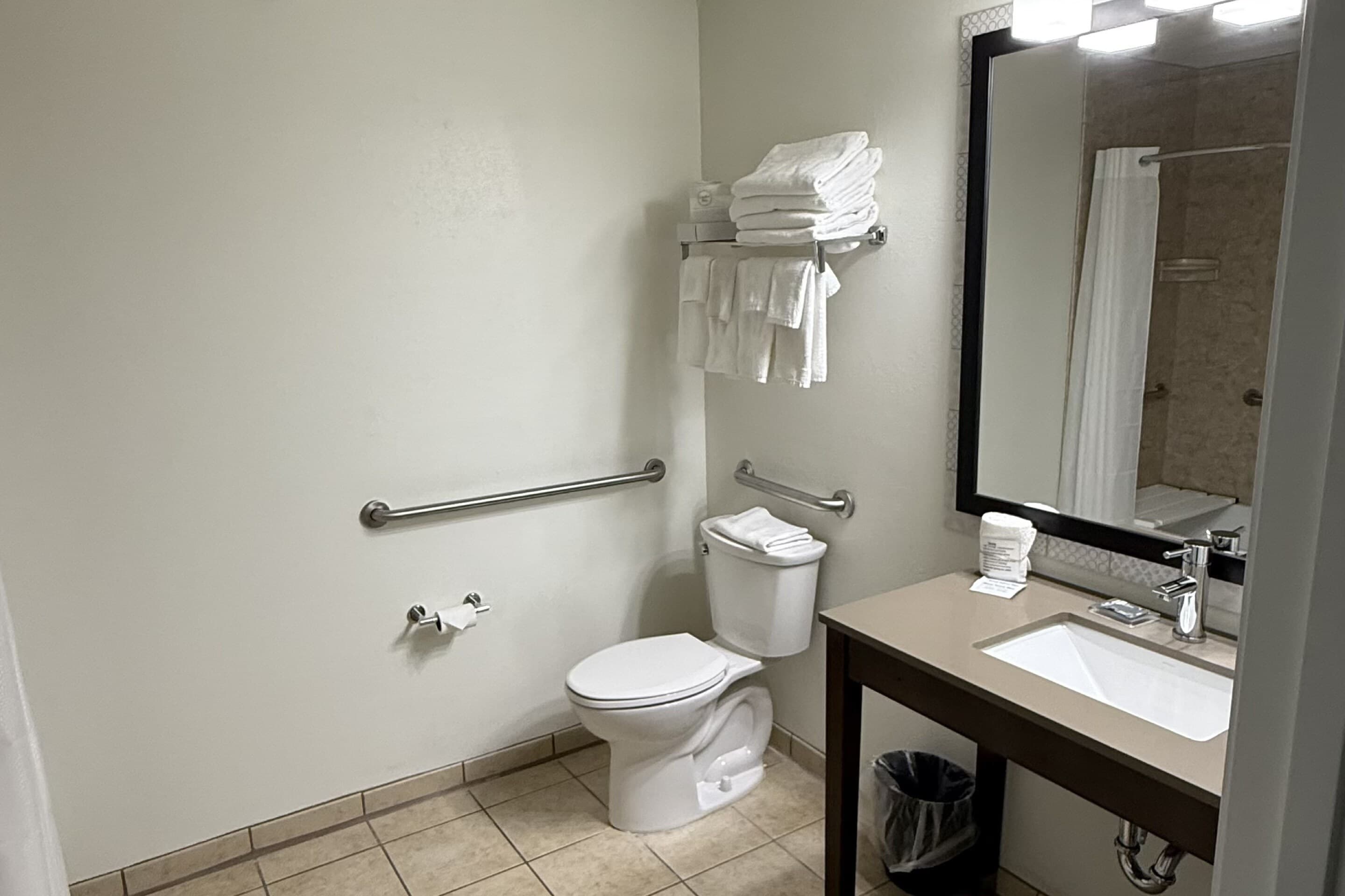 Country Inn & Suites by Radisson, Mason City, IA — 10
