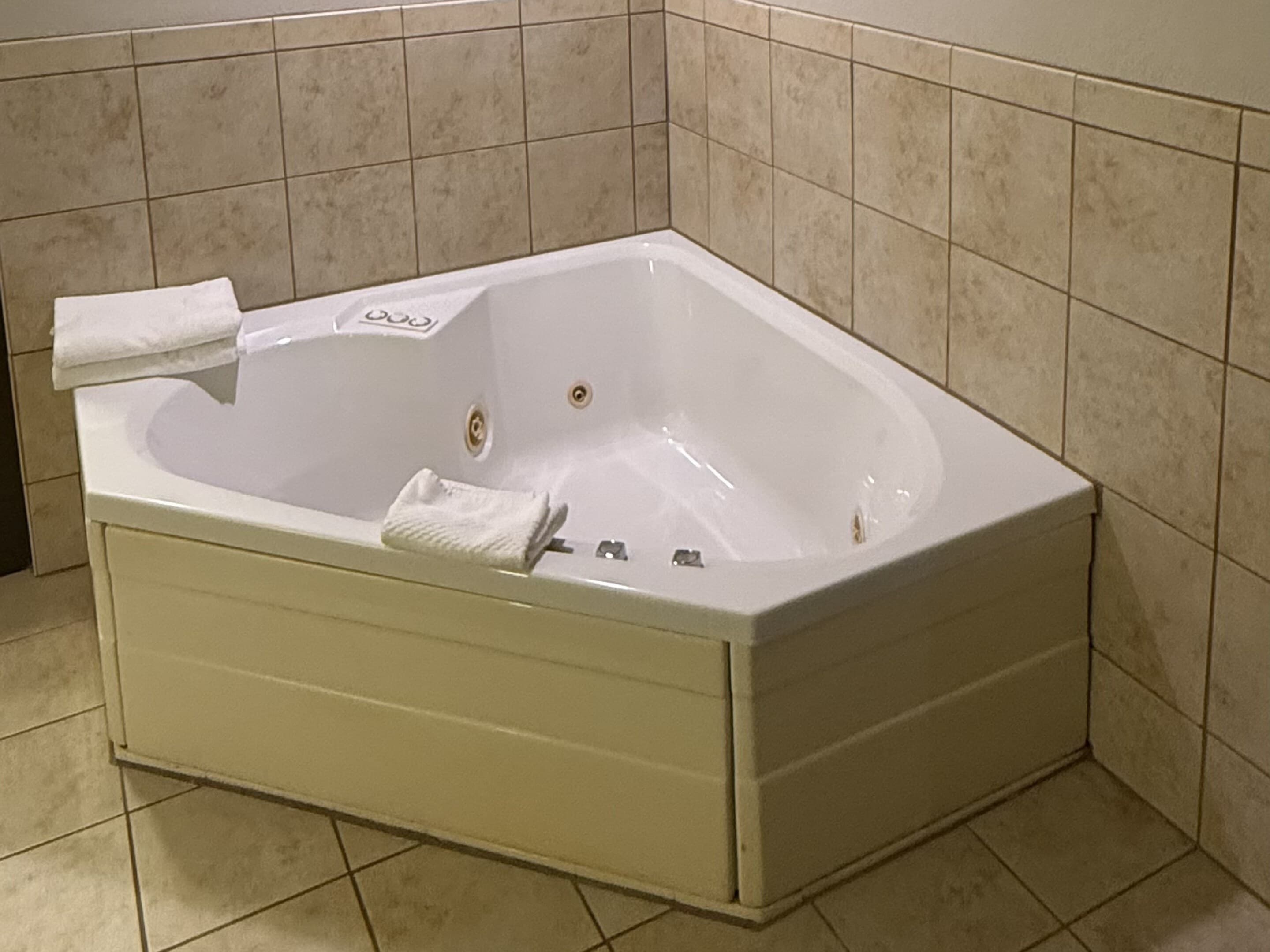 Country Inn & Suites by Radisson, Mason City, IA — 22