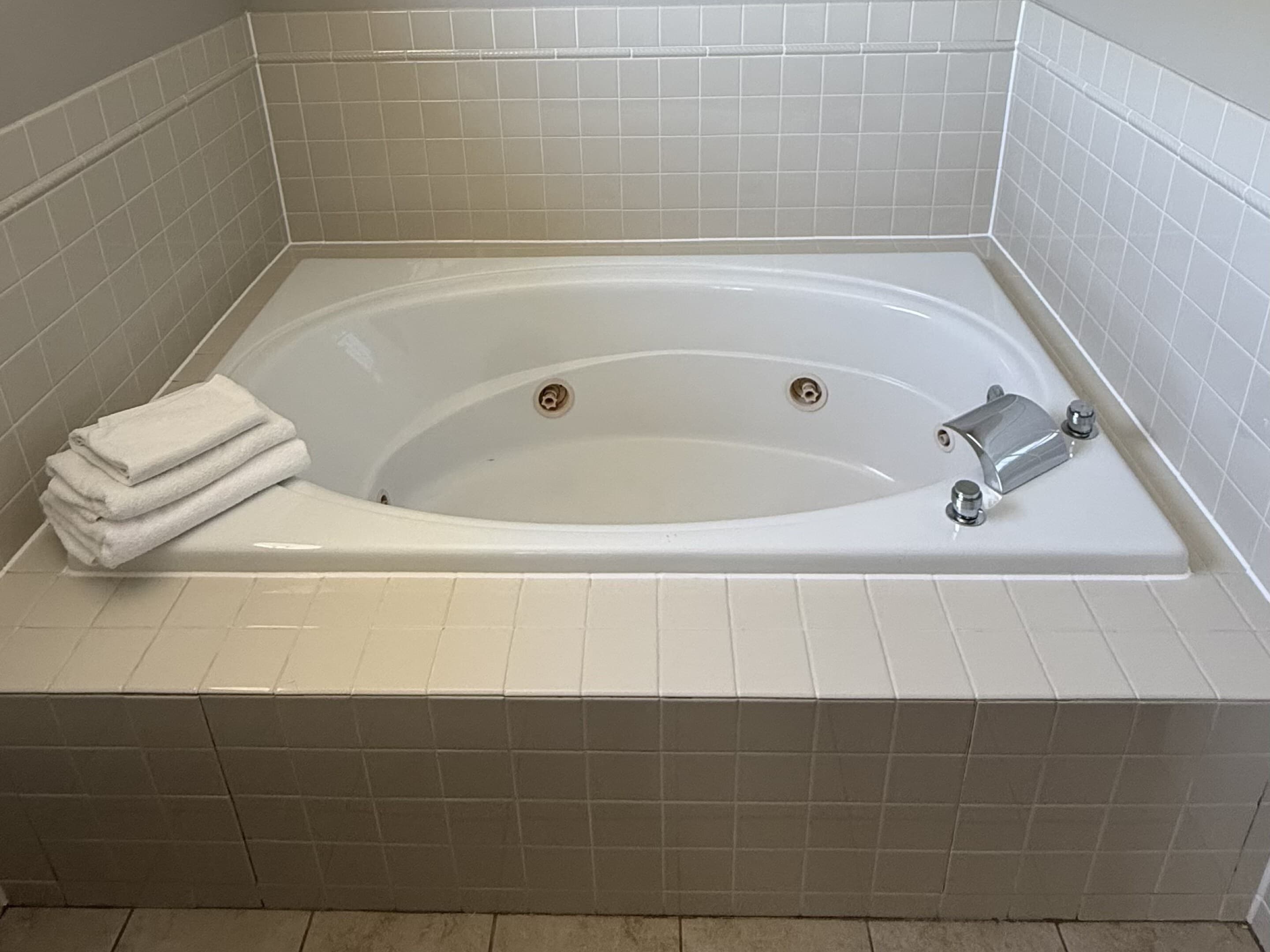 Country Inn & Suites by Radisson, Mason City, IA — 27
