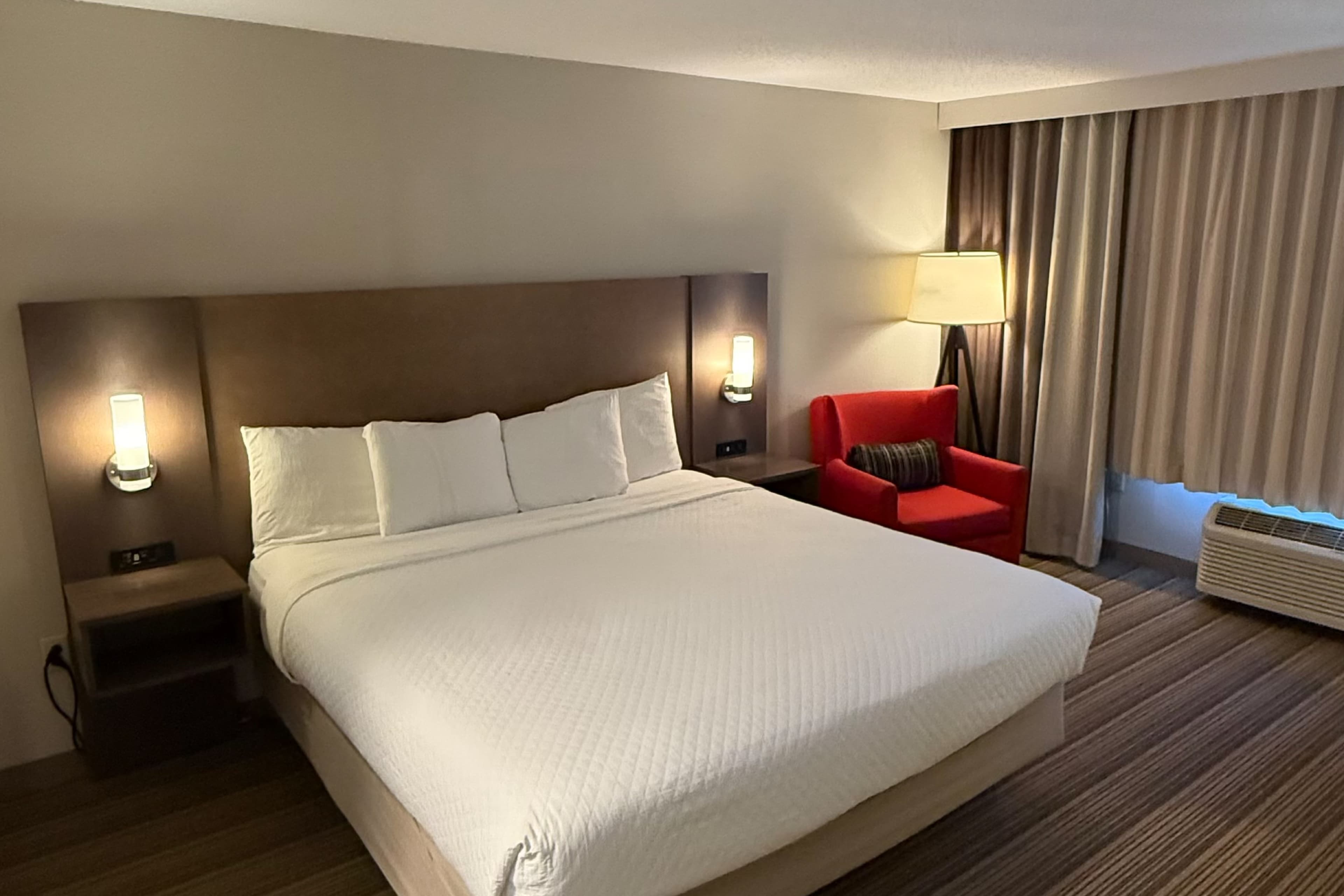 Country Inn & Suites by Radisson, Mason City, IA - Image 2
