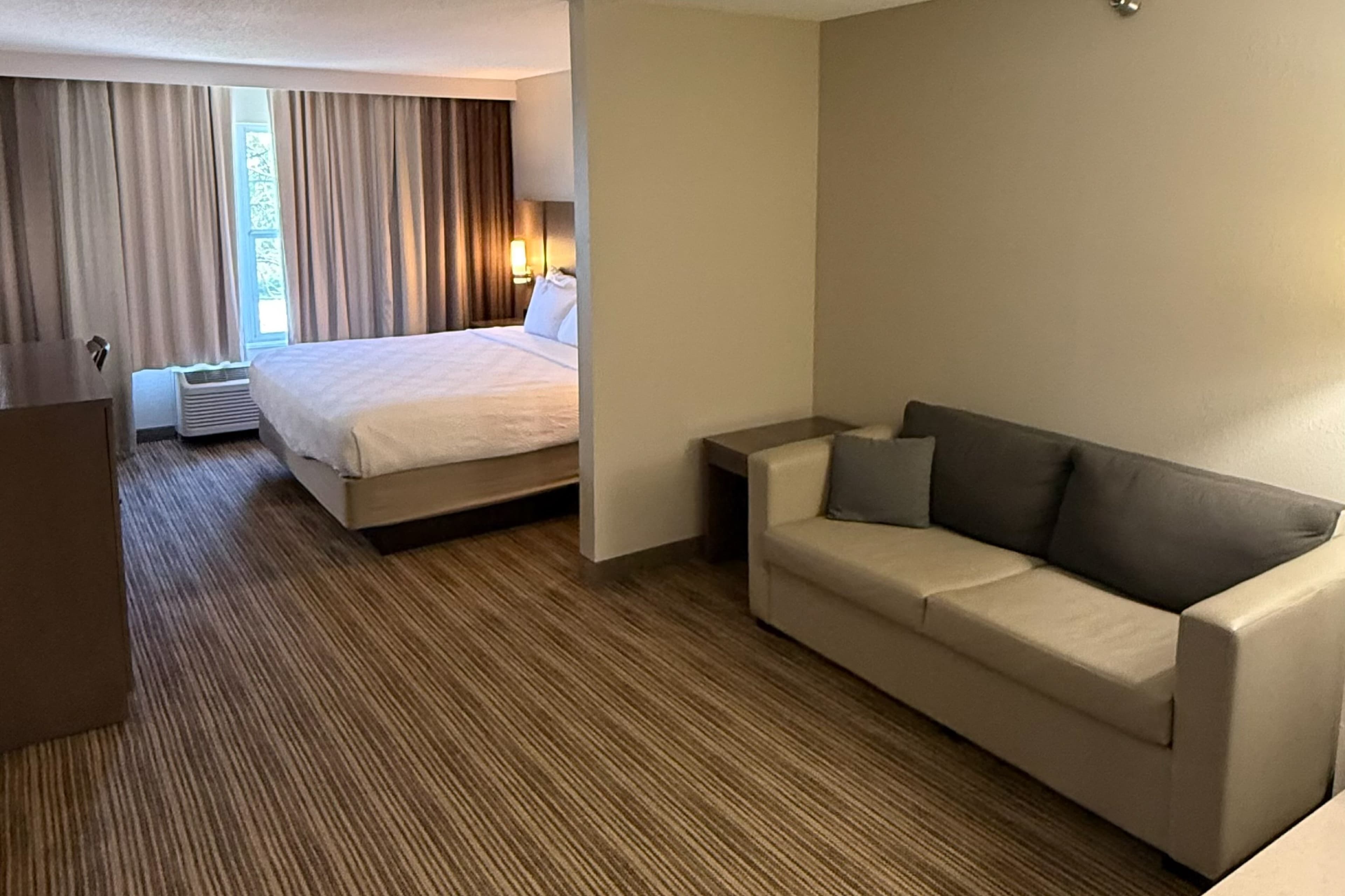 Country Inn & Suites by Radisson, Mason City, IA — 16