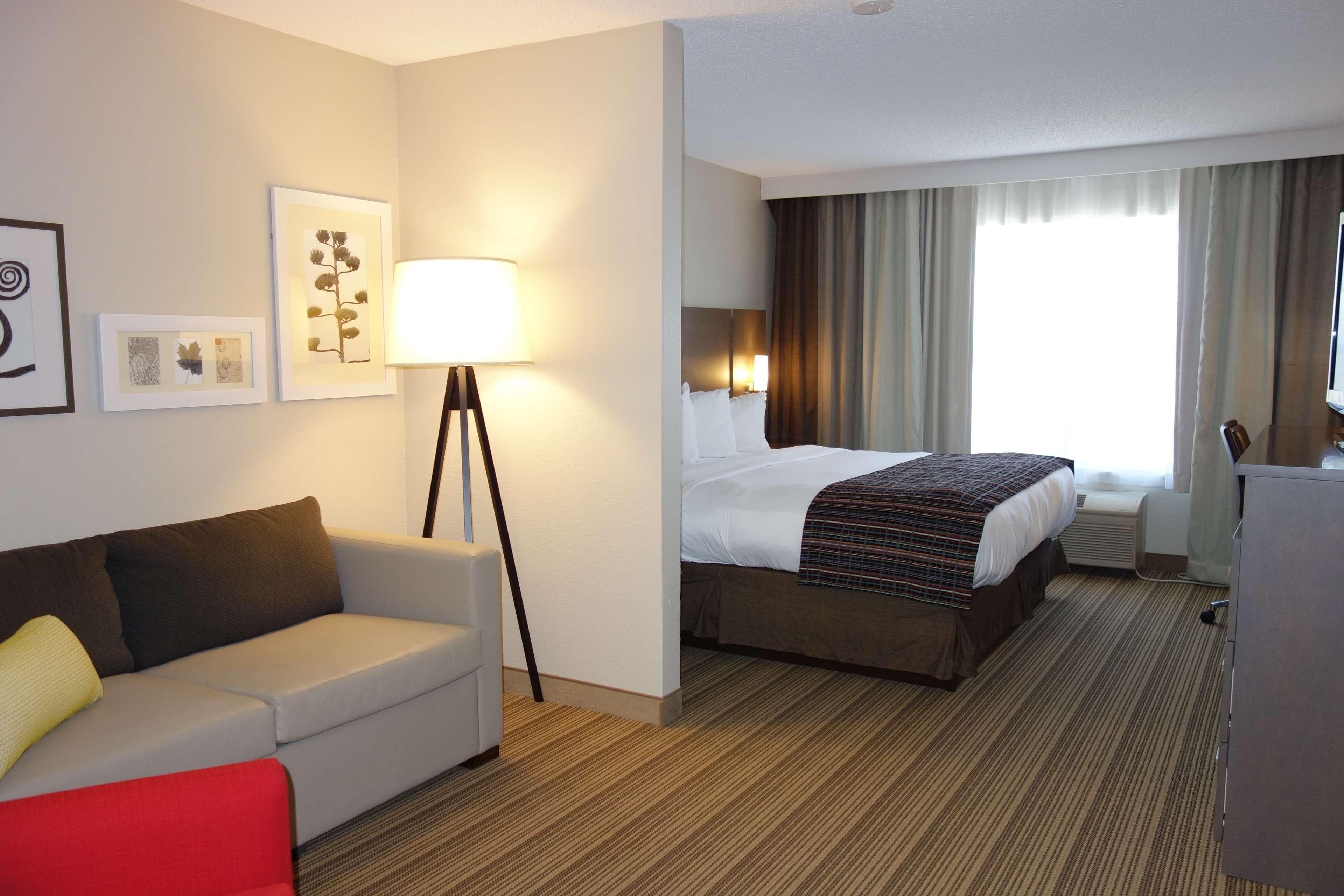 Country Inn & Suites by Radisson, Mason City, IA - Image 3