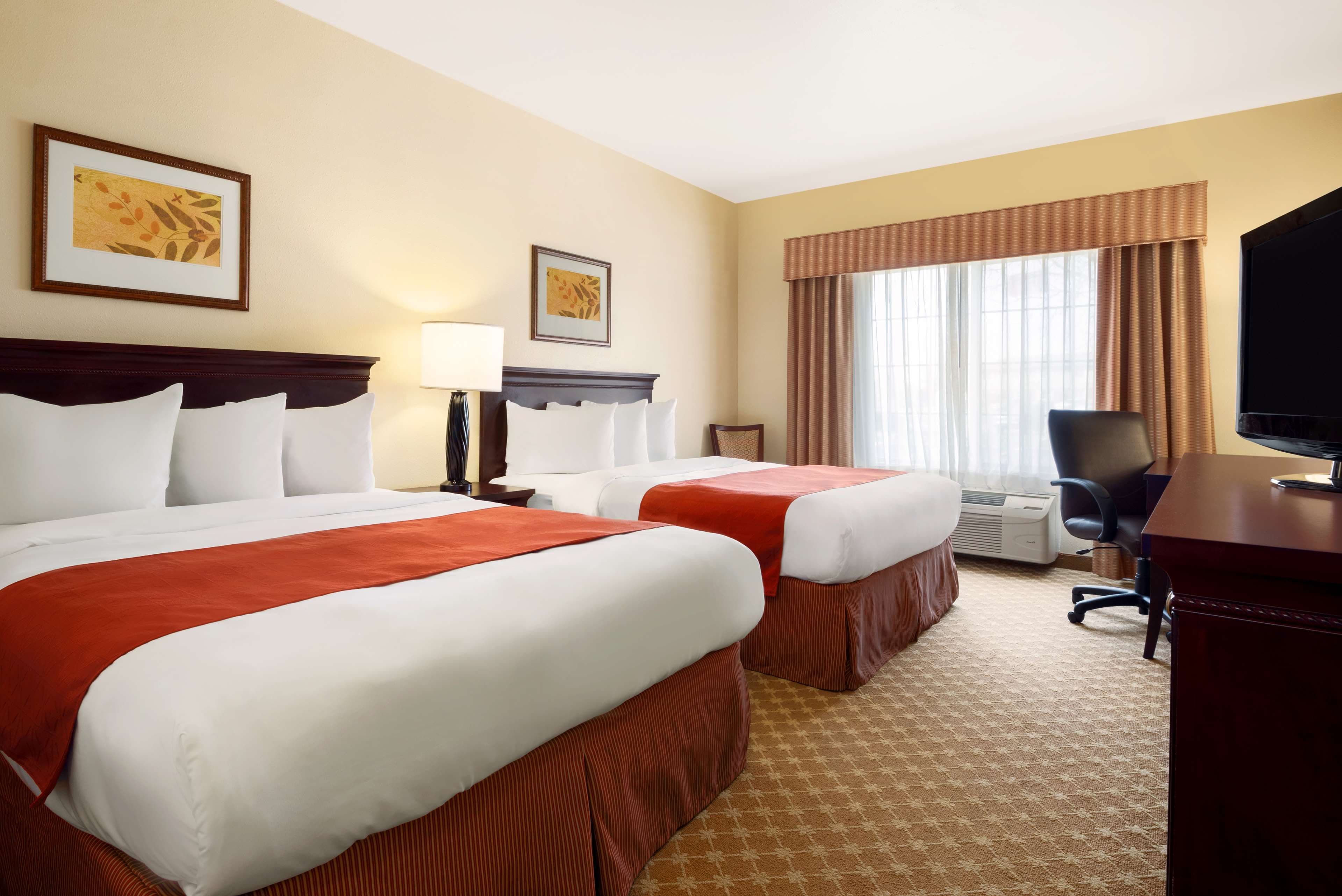 Country Inn & Suites by Radisson, Clinton, IA — 6