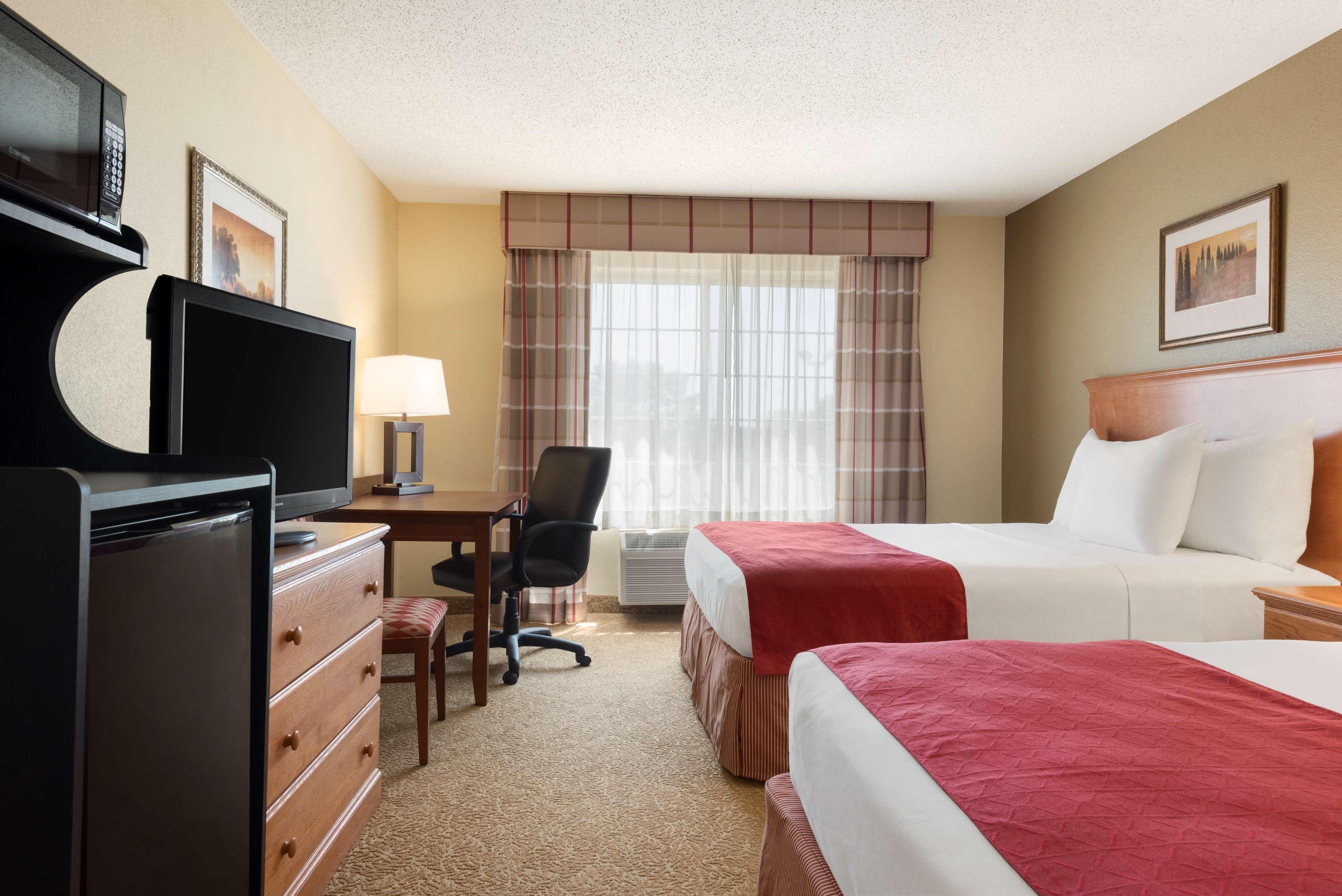 Country Inn & Suites by Radisson, Davenport - Quad Cities - Image 3