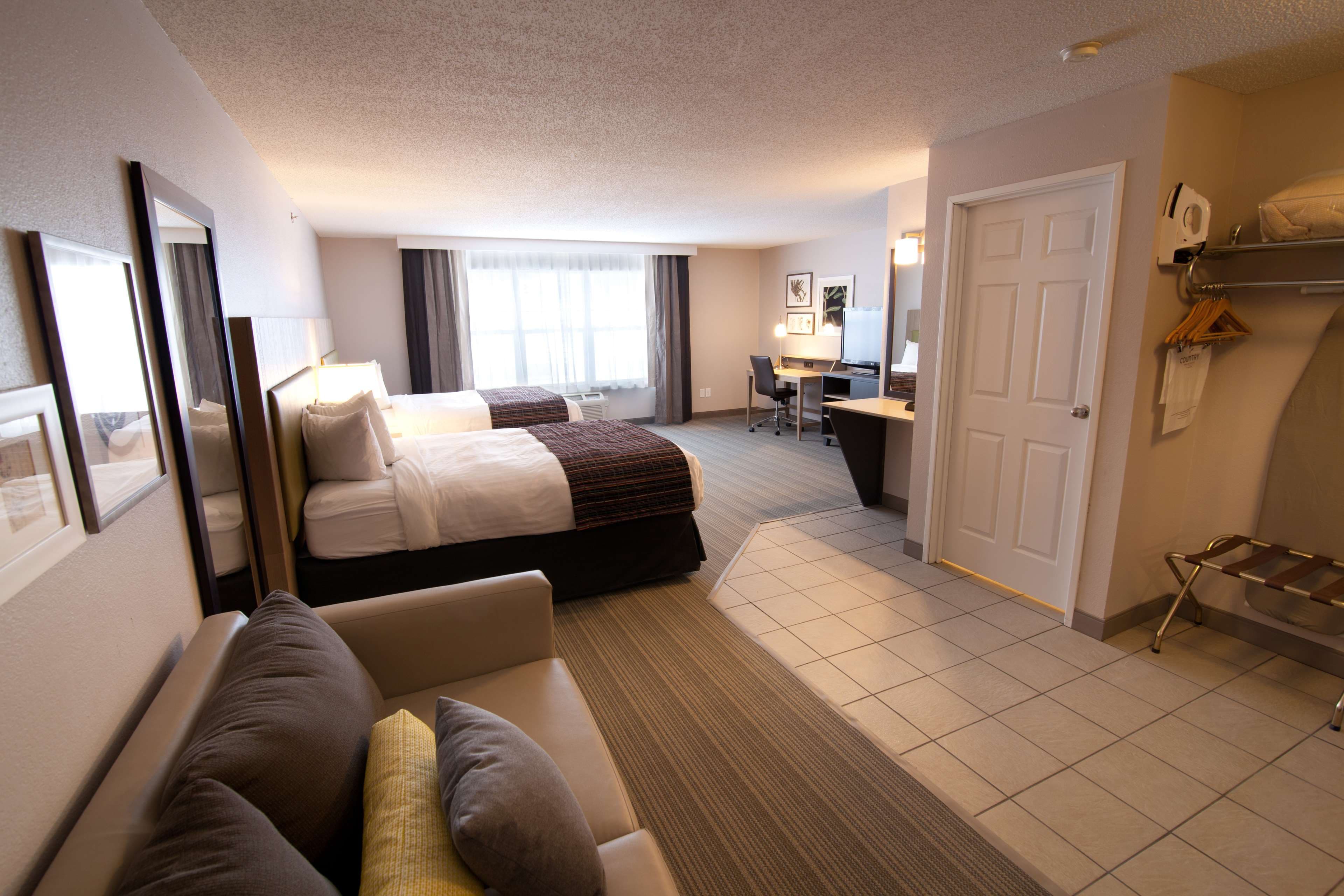 Country Inn & Suites by Radisson, Decorah, IA — 12