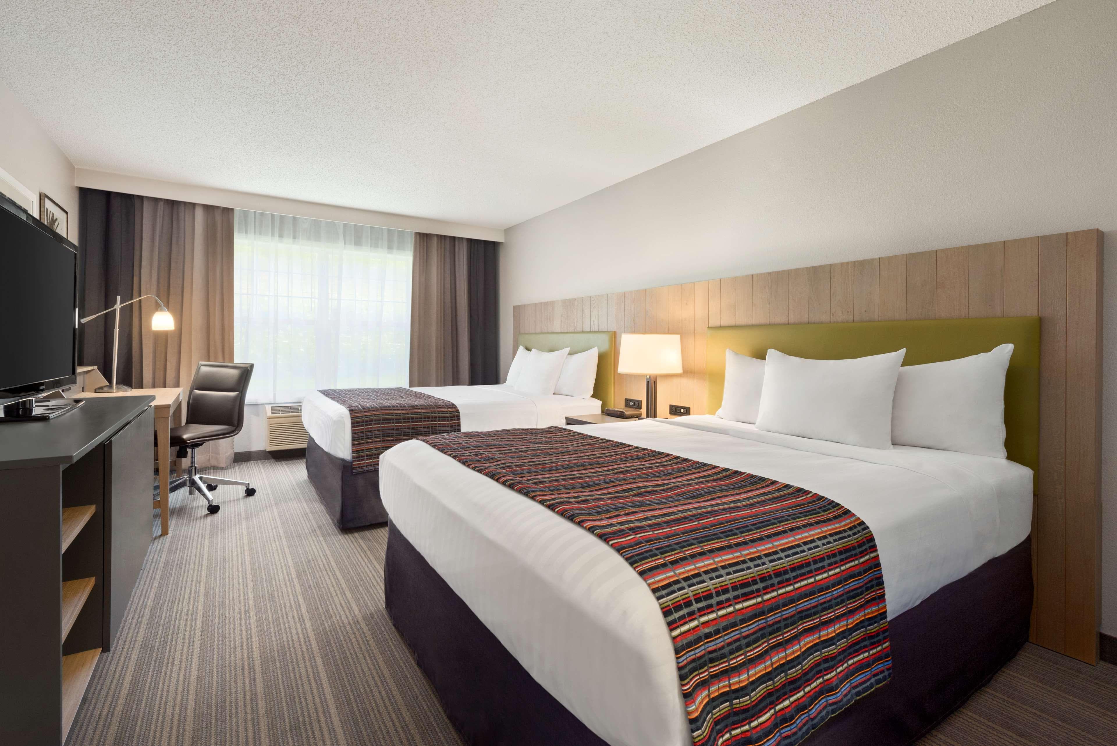 Country Inn & Suites by Radisson, Decorah, IA — 10