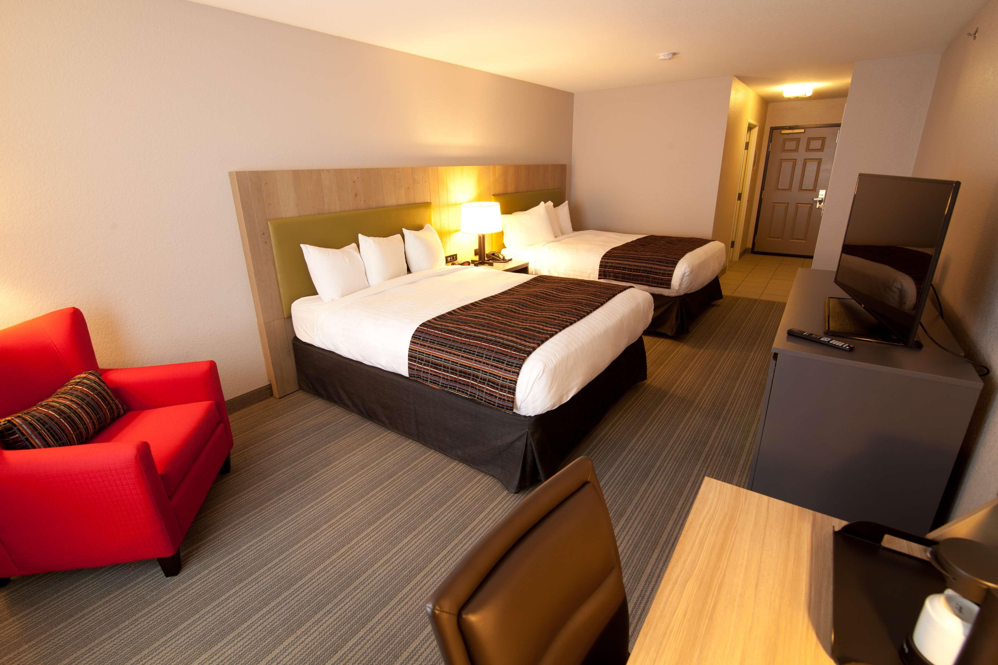 Country Inn & Suites by Radisson, Decorah, IA — 11