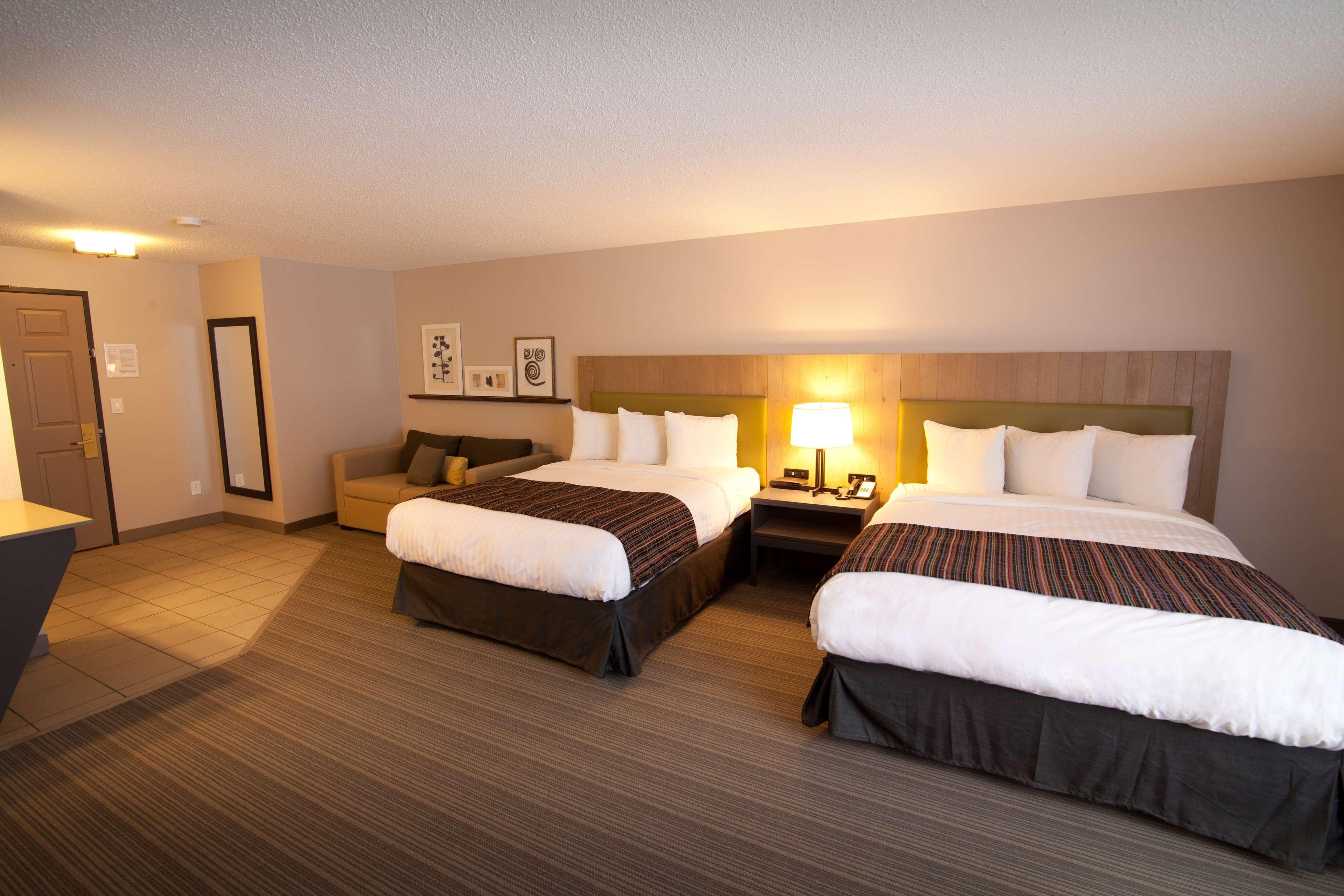 Country Inn & Suites by Radisson, Decorah, IA — 13