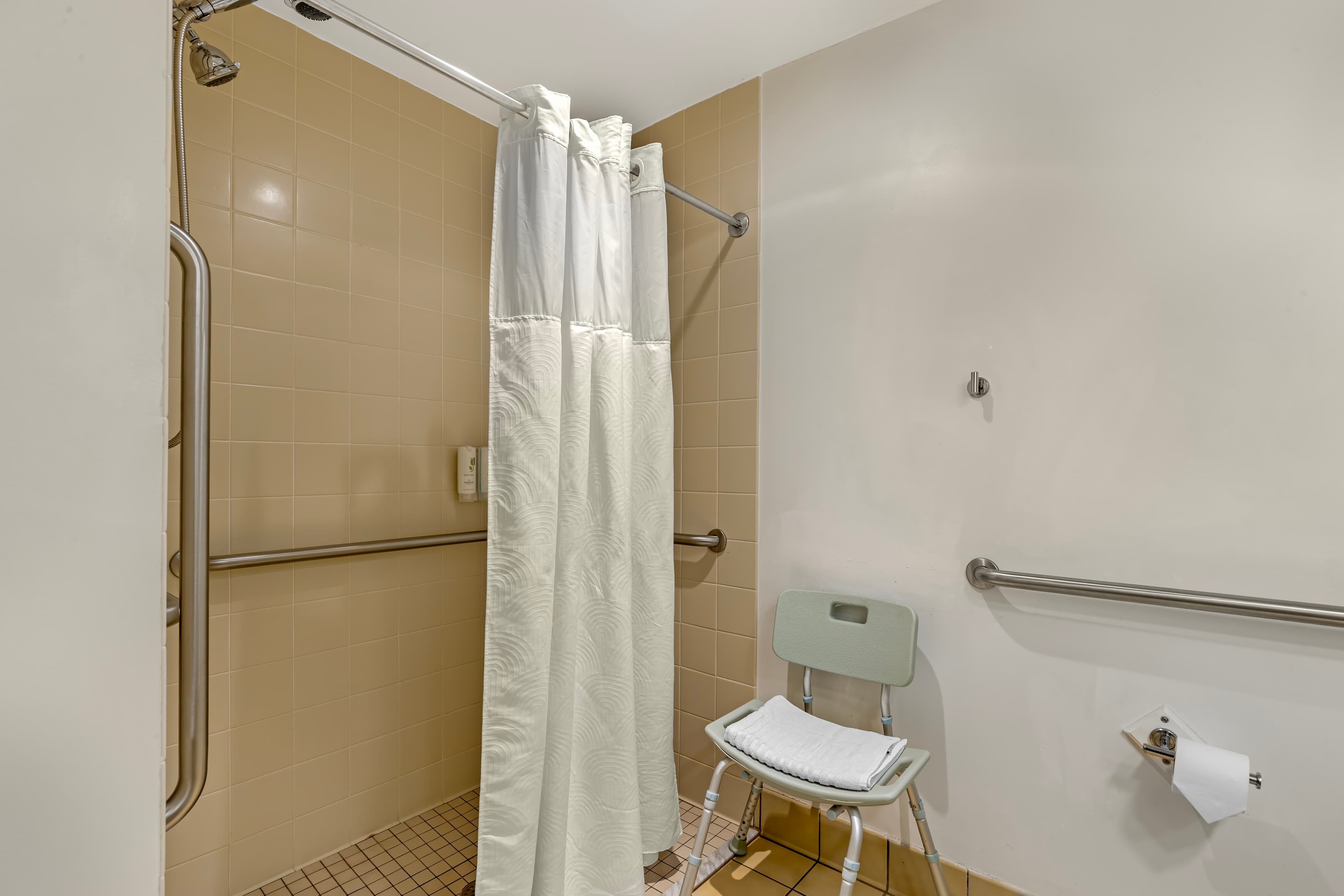 Country Inn & Suites by Radisson, Des Moines West, IA — 3