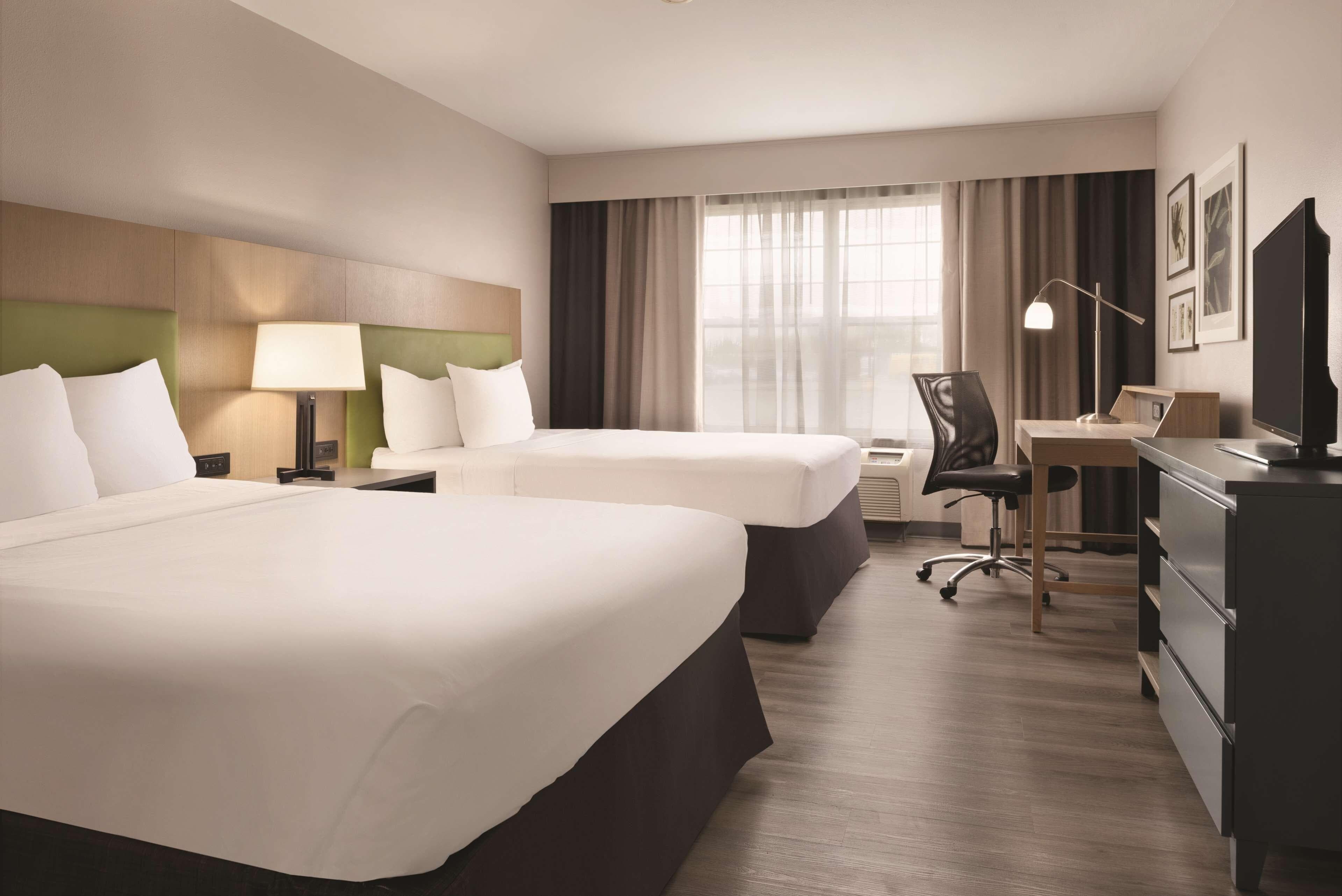 Country Inn & Suites by Radisson, Waterloo, IA — 14