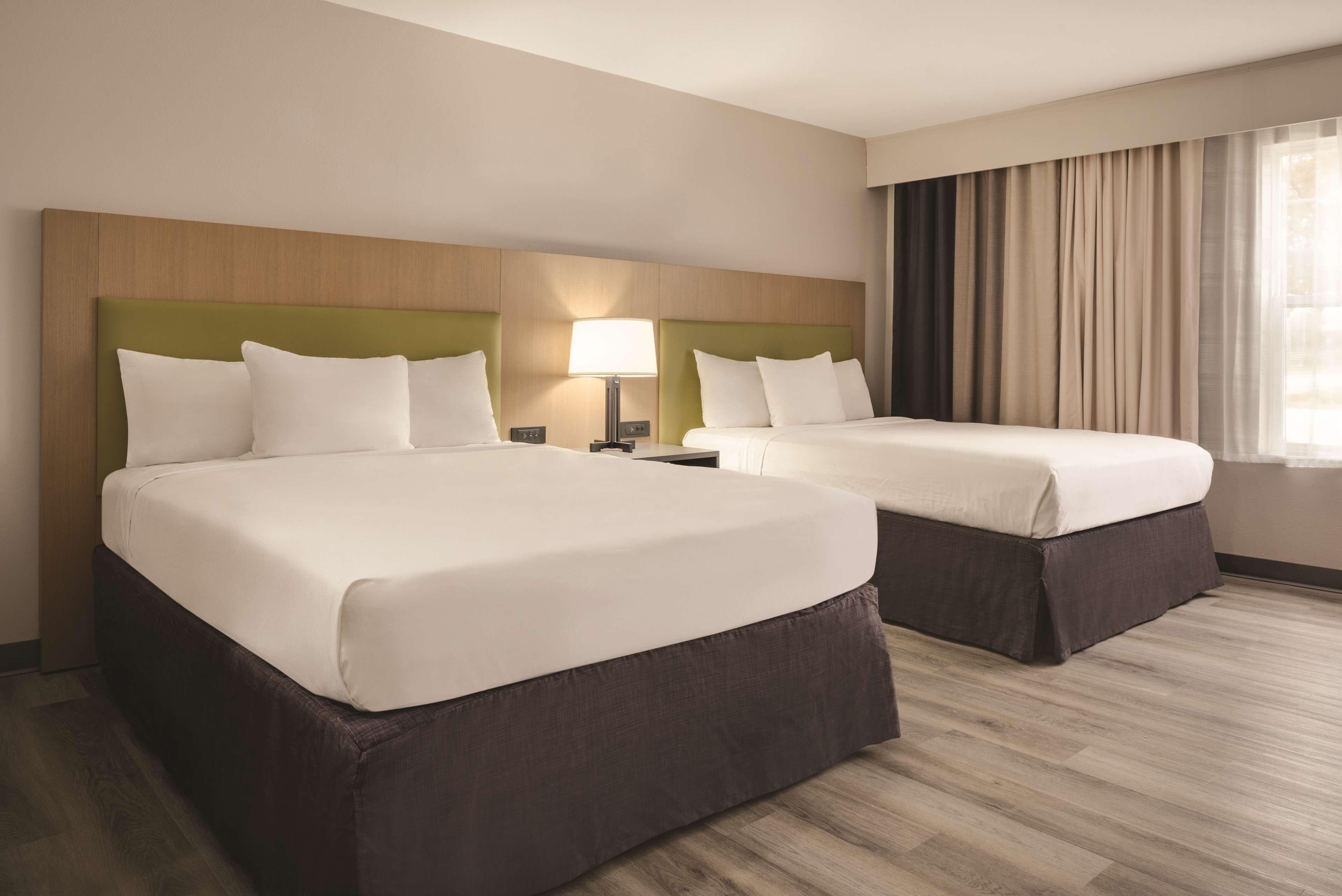 Country Inn & Suites by Radisson, Waterloo, IA — 23