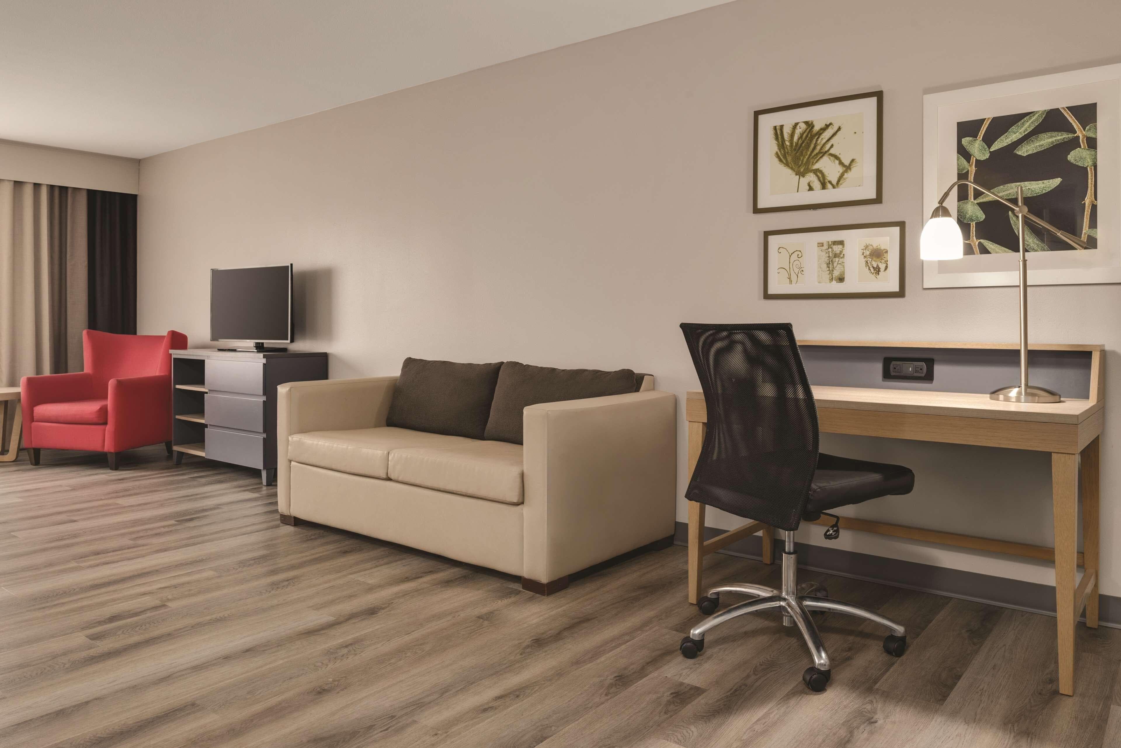 Country Inn & Suites by Radisson, Waterloo, IA — 24