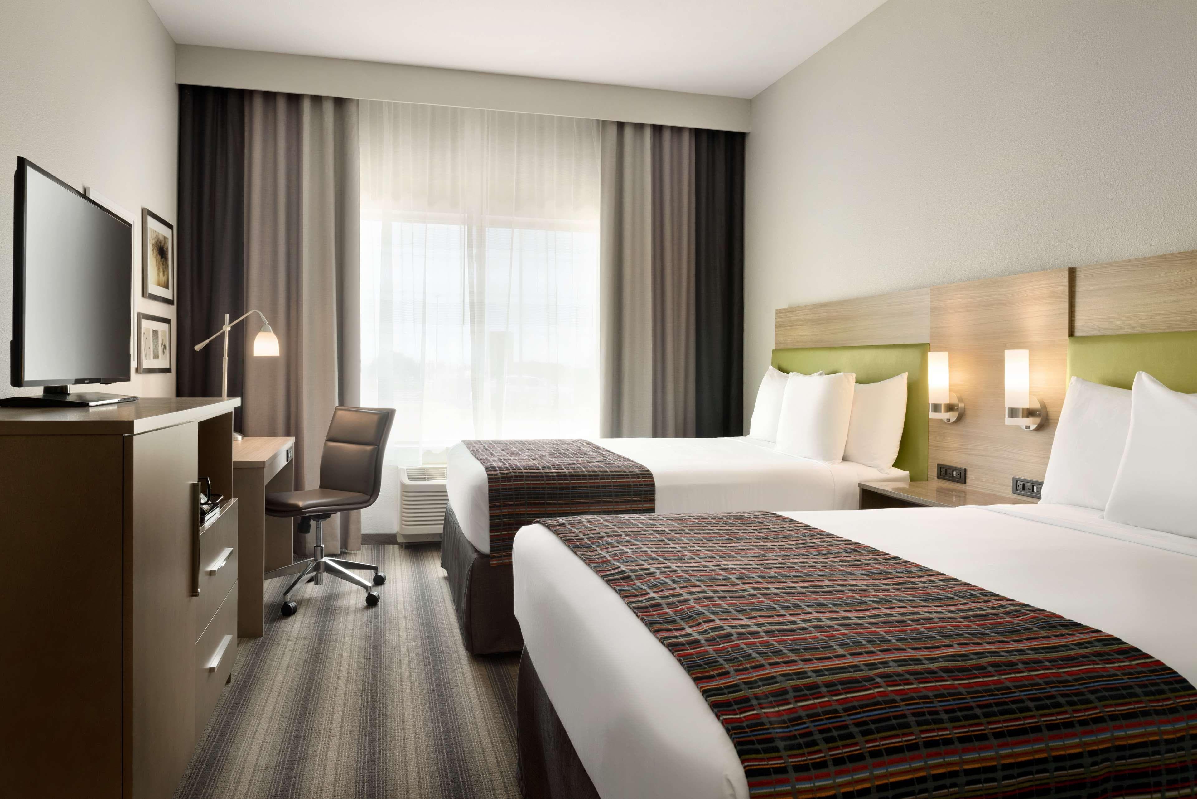 Country Inn & Suites by Radisson, Indianola, IA - Image 5