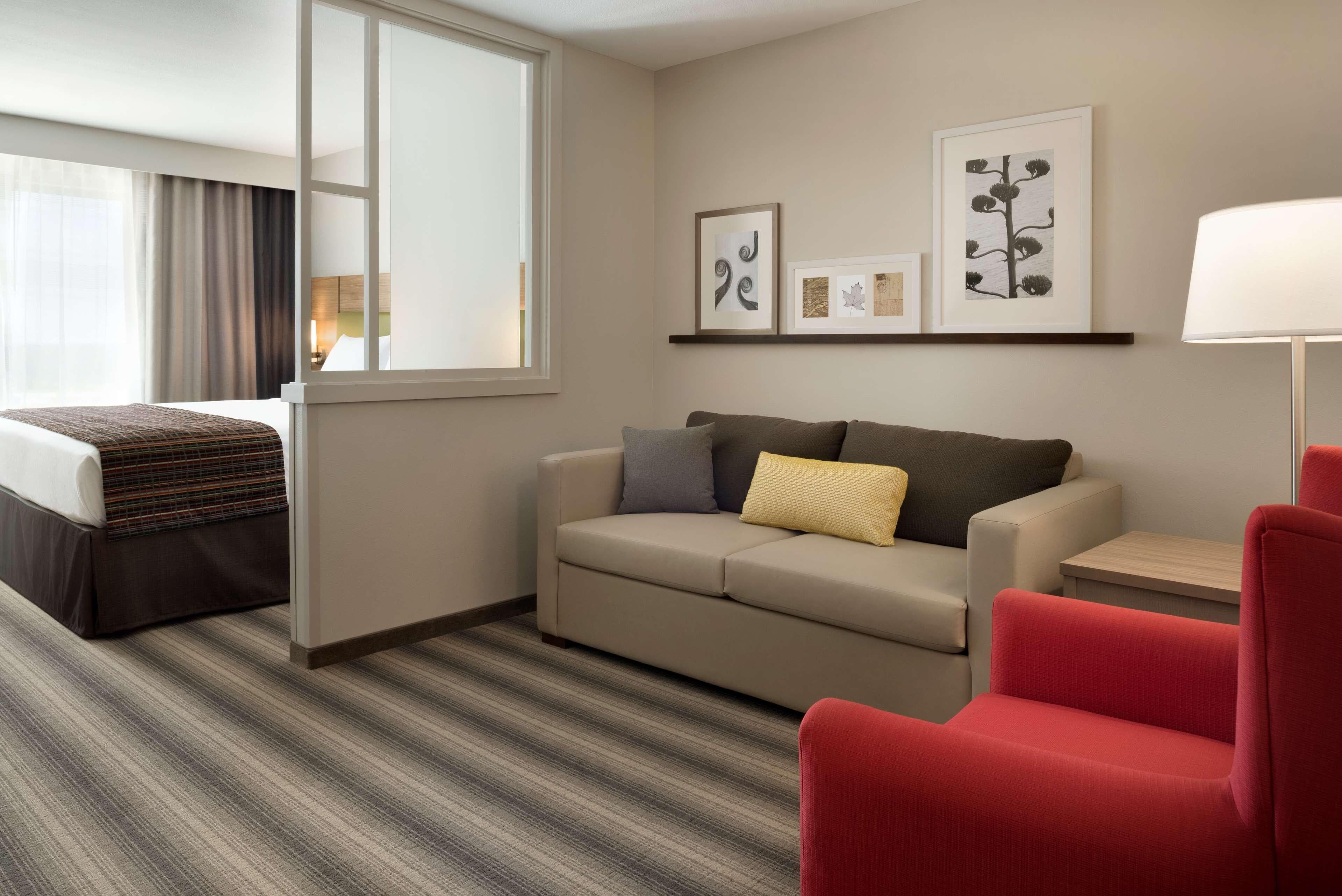 Country Inn & Suites by Radisson, Indianola, IA - Image 3